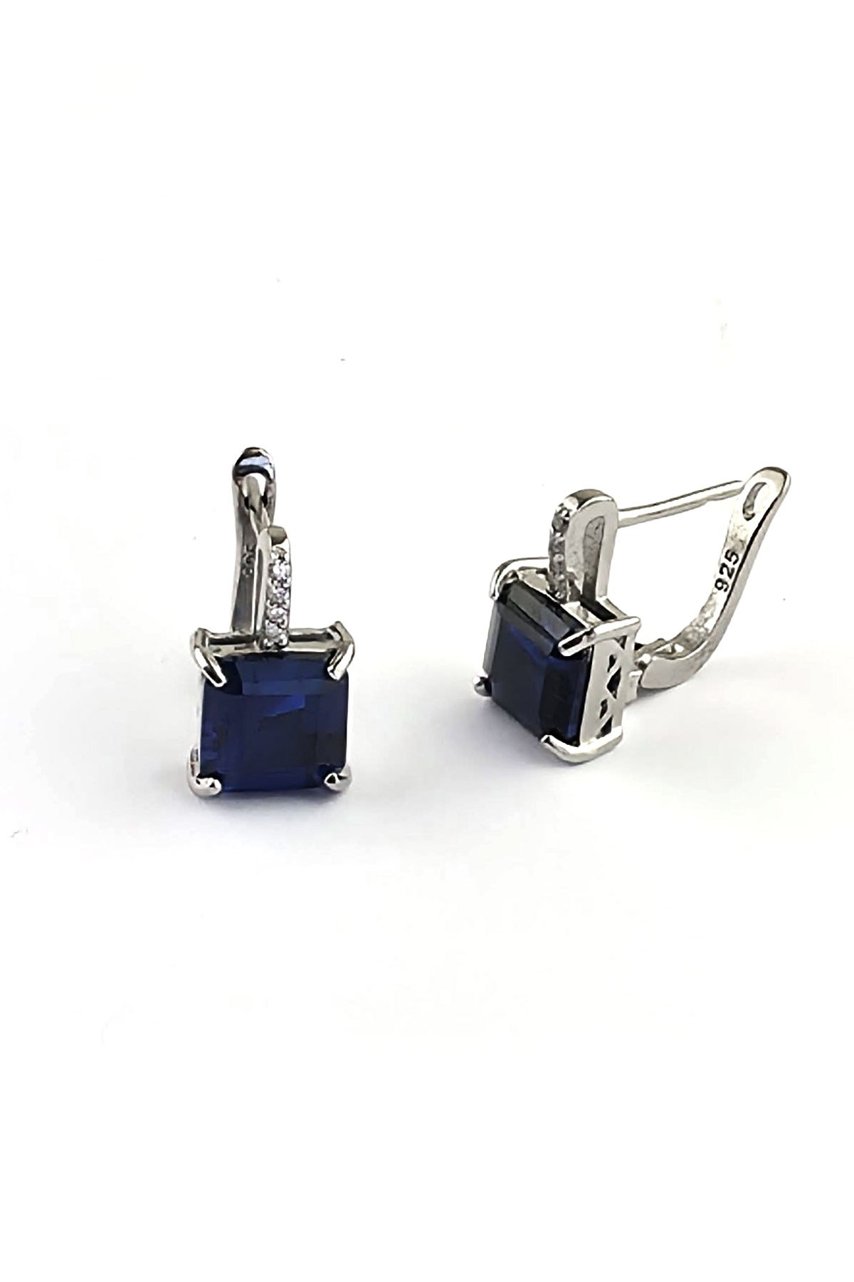 Sky diamond Blue Safir Taşlı 925 ayar Gümüş Üzerine Beyaz Altın Kaplama Kare Baget Küpe