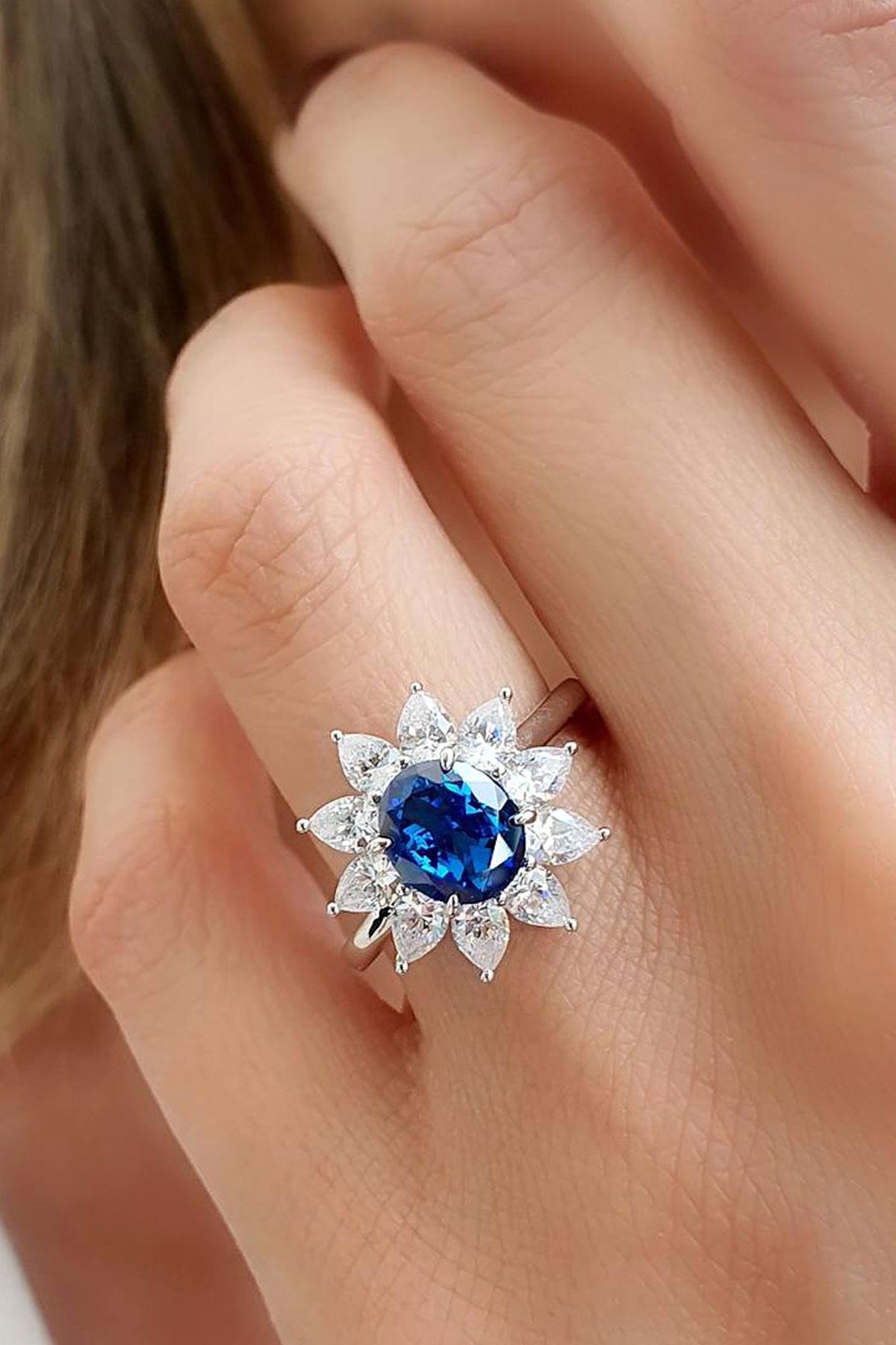 Sky Diamond Blue Safir Taşlı 925ayar Gümüş Üzerine Beyaz Altın Kaplama Şık Yüzük 