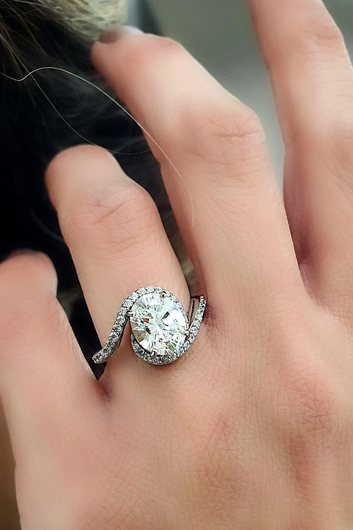 Sky Diamond Mozanit Taşlı 925ayar Gümüş Üzerine Beyaz Altın Kaplama Tek Taş oval yüzük 