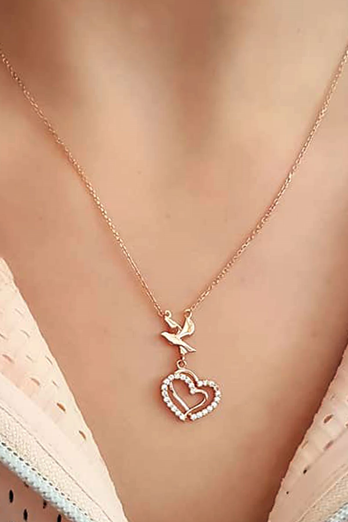 Sky diamond taşlı  gümüş  rose kalp taşıyan kumru aşk kolyesi