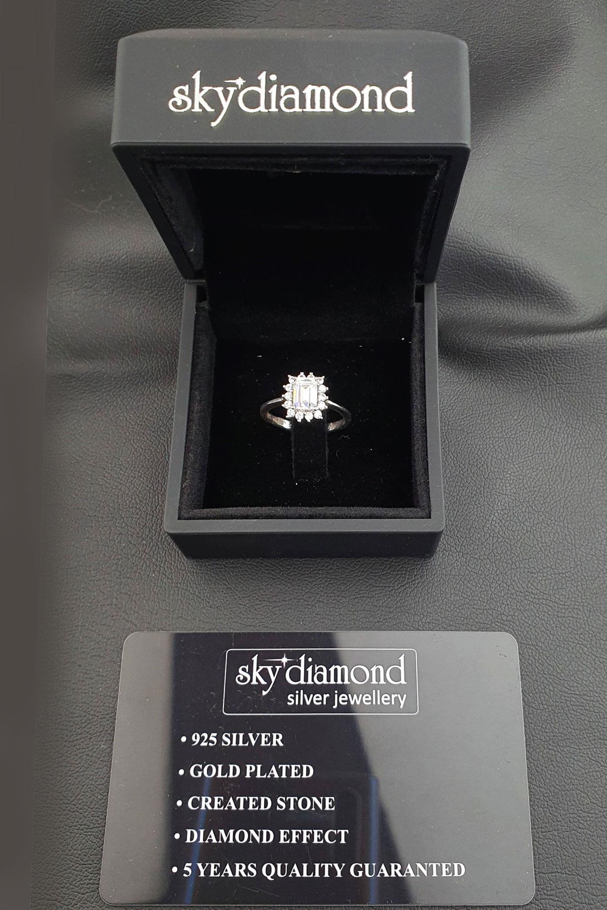 Sky Diamond Taşlı 925 ayar Gümüş Üzerine Beyaz Altın Kaplama Baget  Tek Taş Yüzük 