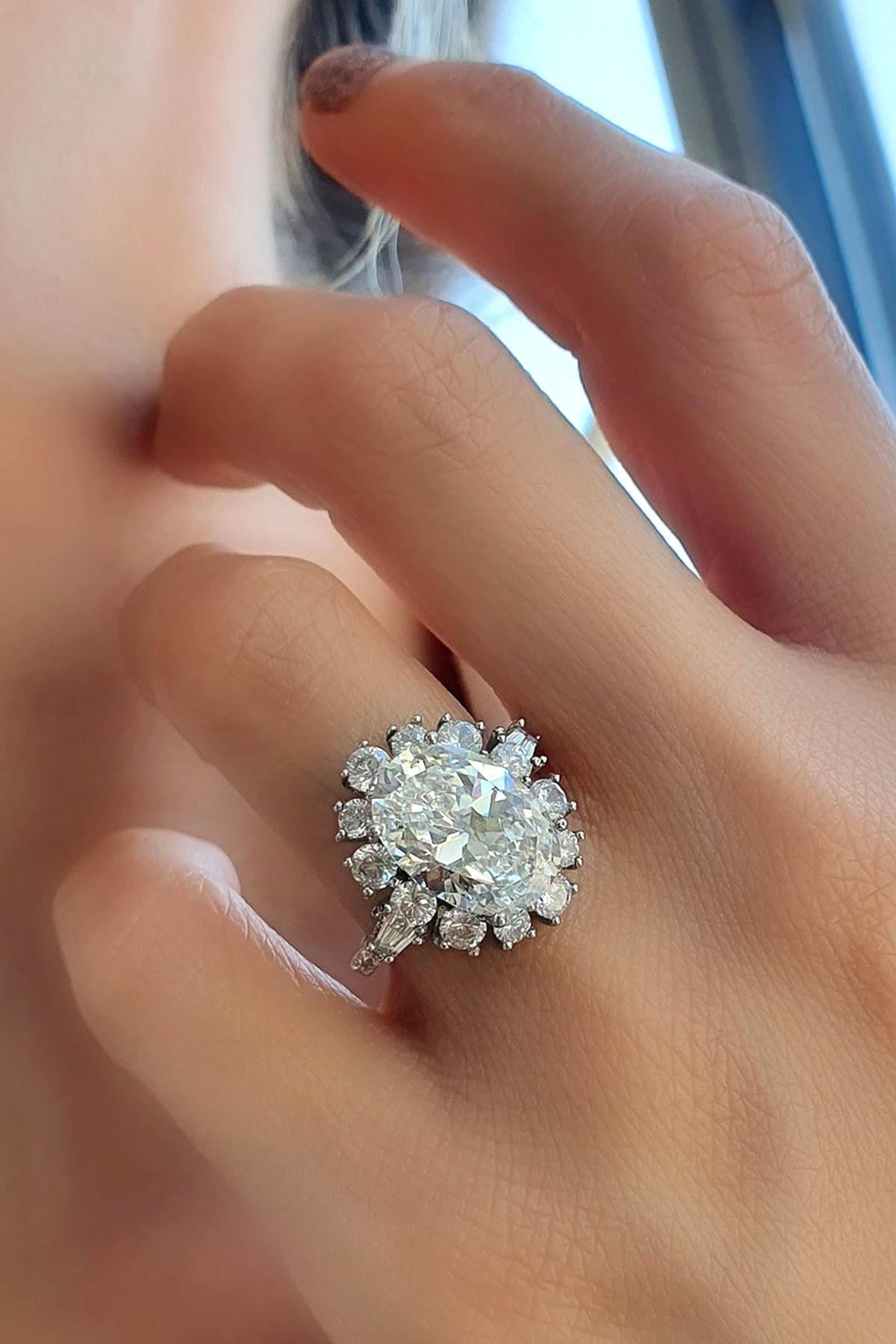 Sky Diamond Taşlı 925ayar Gümüş Üzerine Beyaz Altın Kaplama Yüzük Özel Seri 