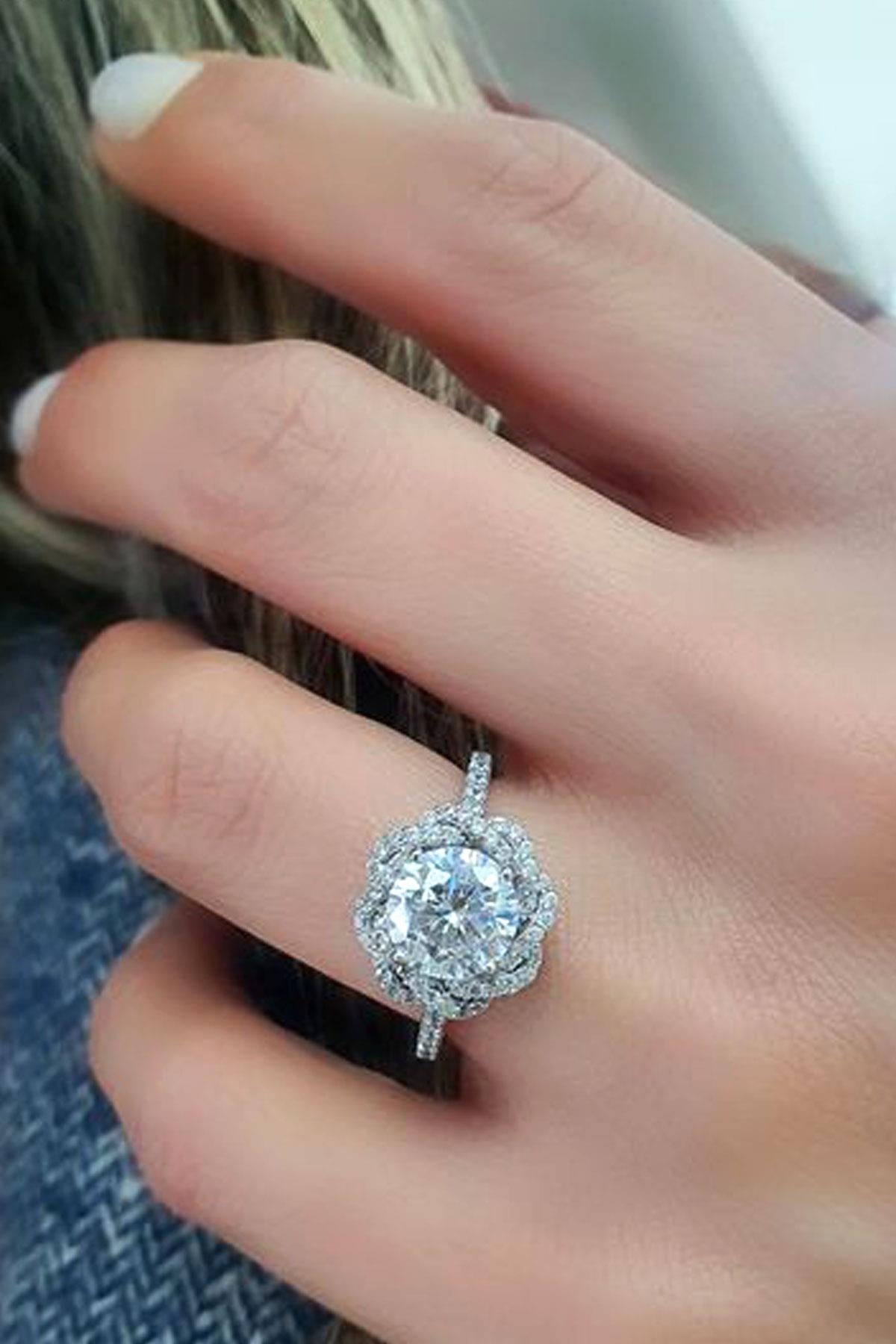 Sky Diamond Taşlı 925ayar Gümüş Üzerine Beyaz Altın Kaplama Tek Taş Gül Yüzük 