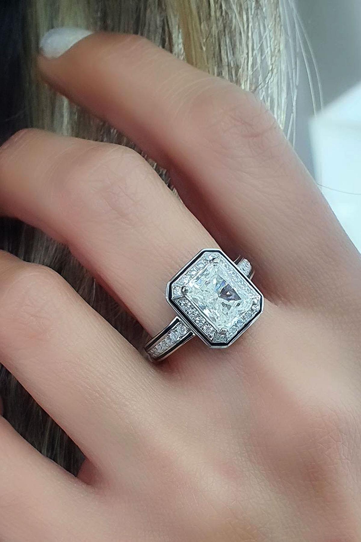 Sky Diamond Taşlı 925ayar Gümüş Üzerine Beyaz Altın Kaplama Özel Tasarım Tek Taş Baget Yüzük