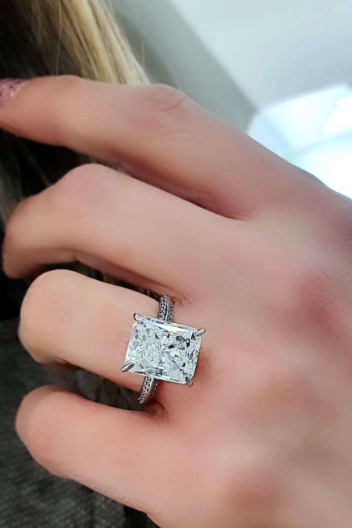 Sky Diamond Taşlı 925ayar Gümüş Üzerine Beyaz Altın Kaplama Baget Tek Taş Yüzük 