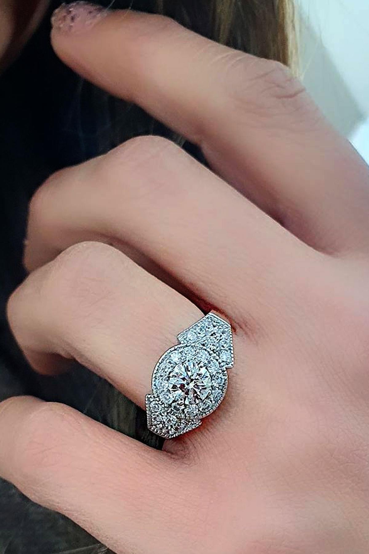 Sky Diamond Taşlı 925ayar Gümüş Üzerine Beyaz Altın Kaplama Tek Taş Yüzük