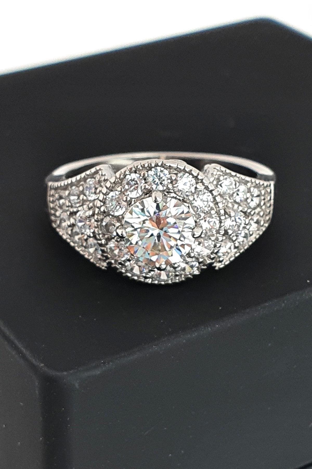 Sky Diamond Taşlı 925ayar Gümüş Üzerine Beyaz Altın Kaplama Tek Taş Yüzük