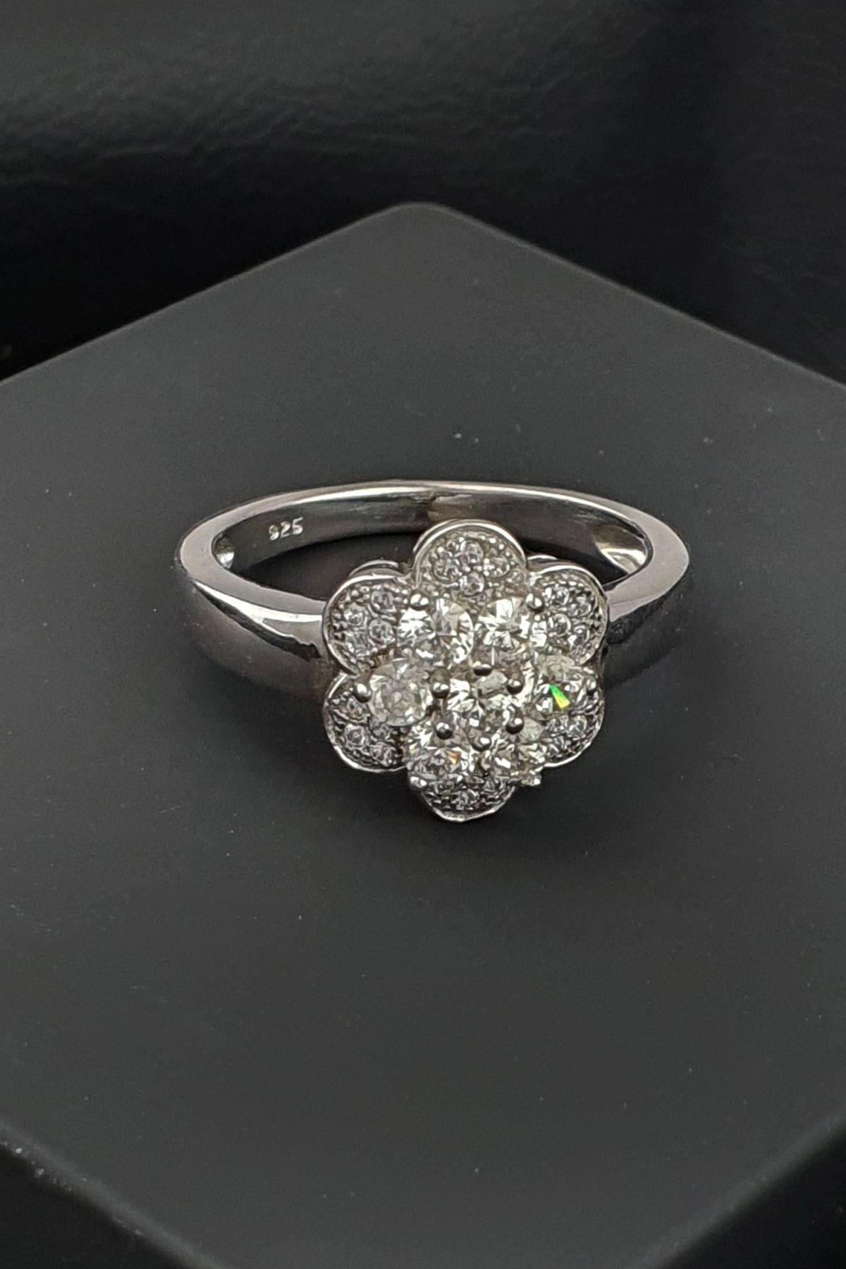 Sky Diamond Taşlı 925ayar Gümüş Üzerine beyaz Altın Kaplama Lotus Yüzük 
