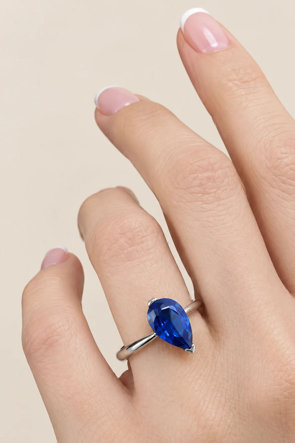 Skydiamond Blue Safir Taşlı 925 ayar Gümüş Üzerine Beyaz Altın Kaplama Damla Tek Taş yüzük
