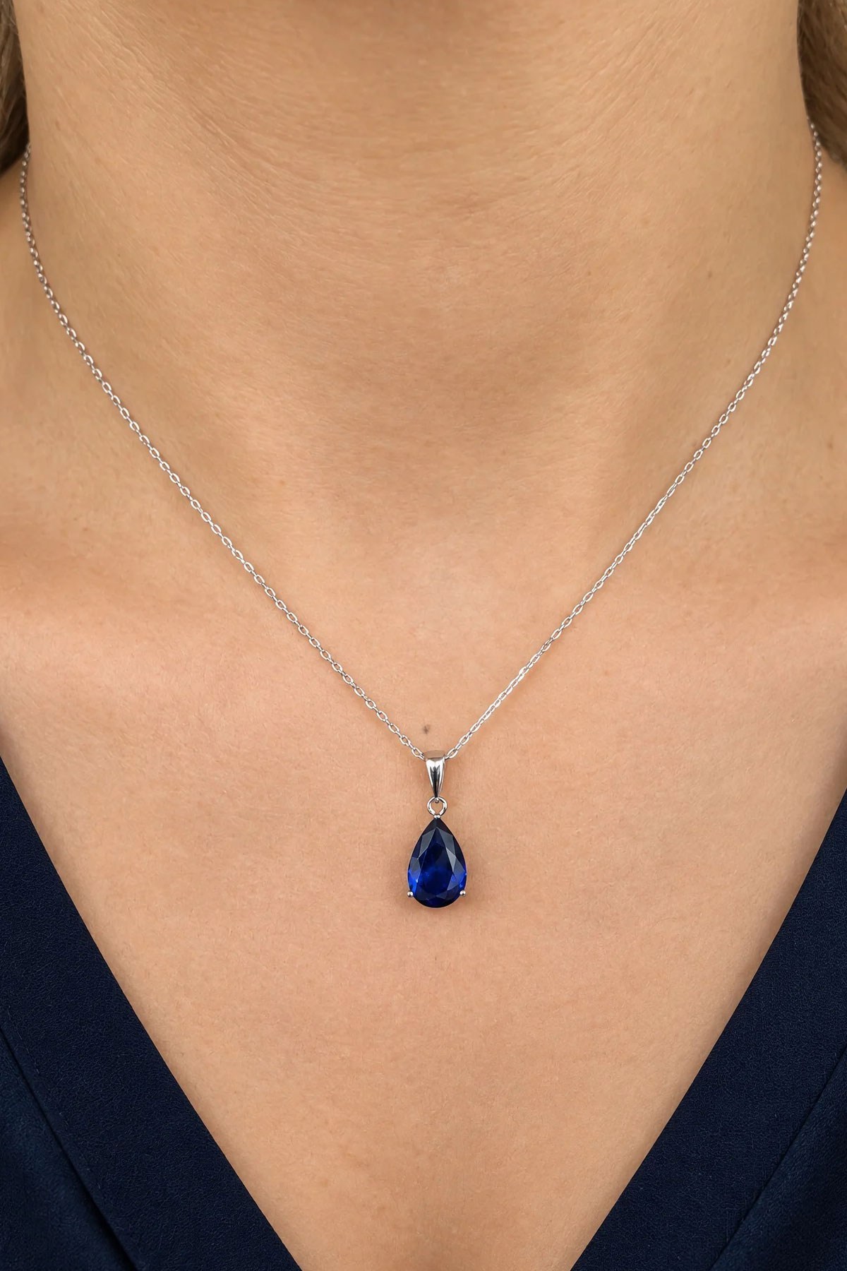 Skydiamond Blue Safir Taşlı 925ayar Gümüş Üzerine Beyaz Altın Kaplama Tek Damla Taş set takım