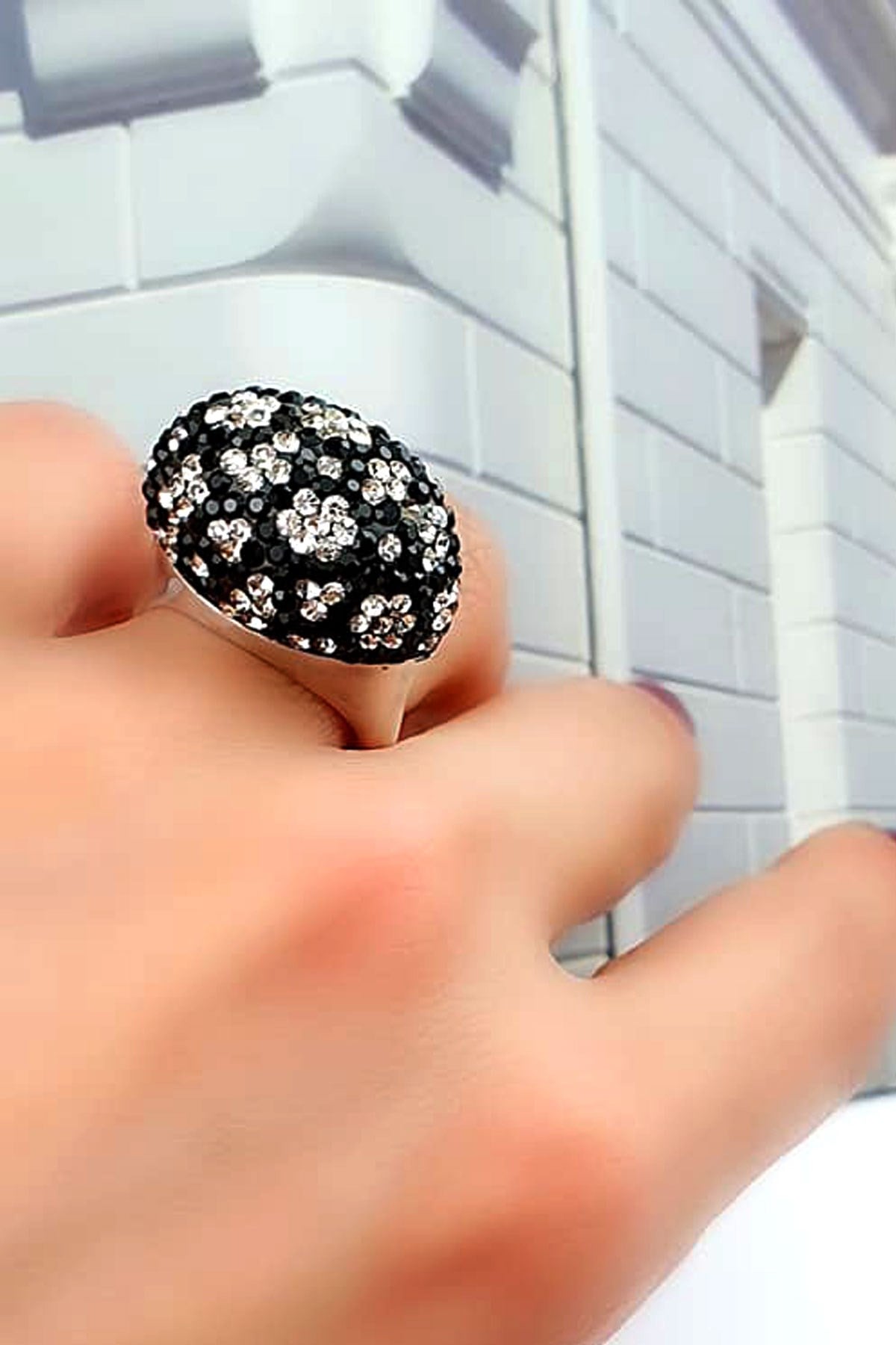 Swarovski taşlı çiçek desenli 925 ayar gümüş lüks bombeli yüzük