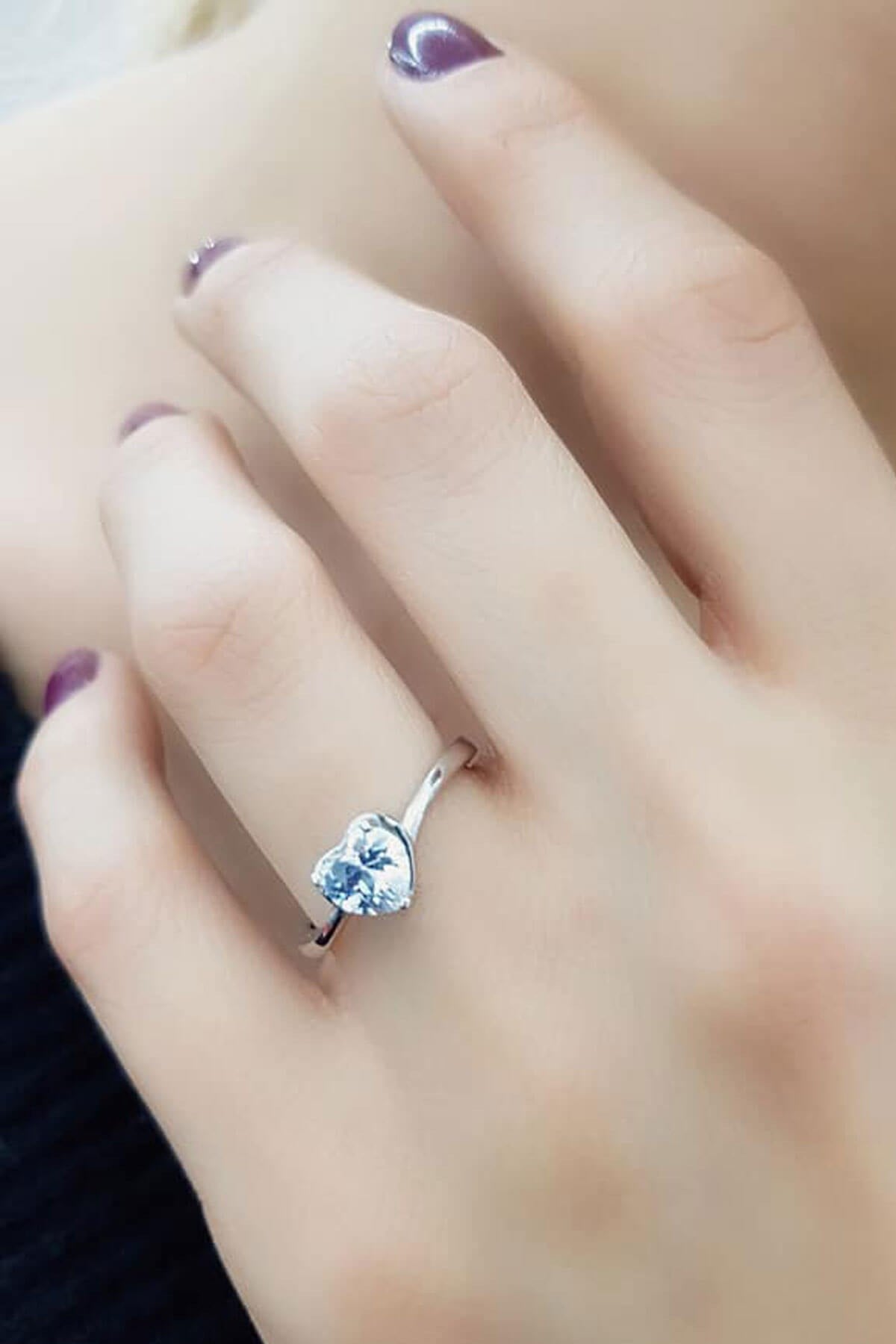 Swarovski Taşlı Kalpli Gümüş Bayan Yüzük 