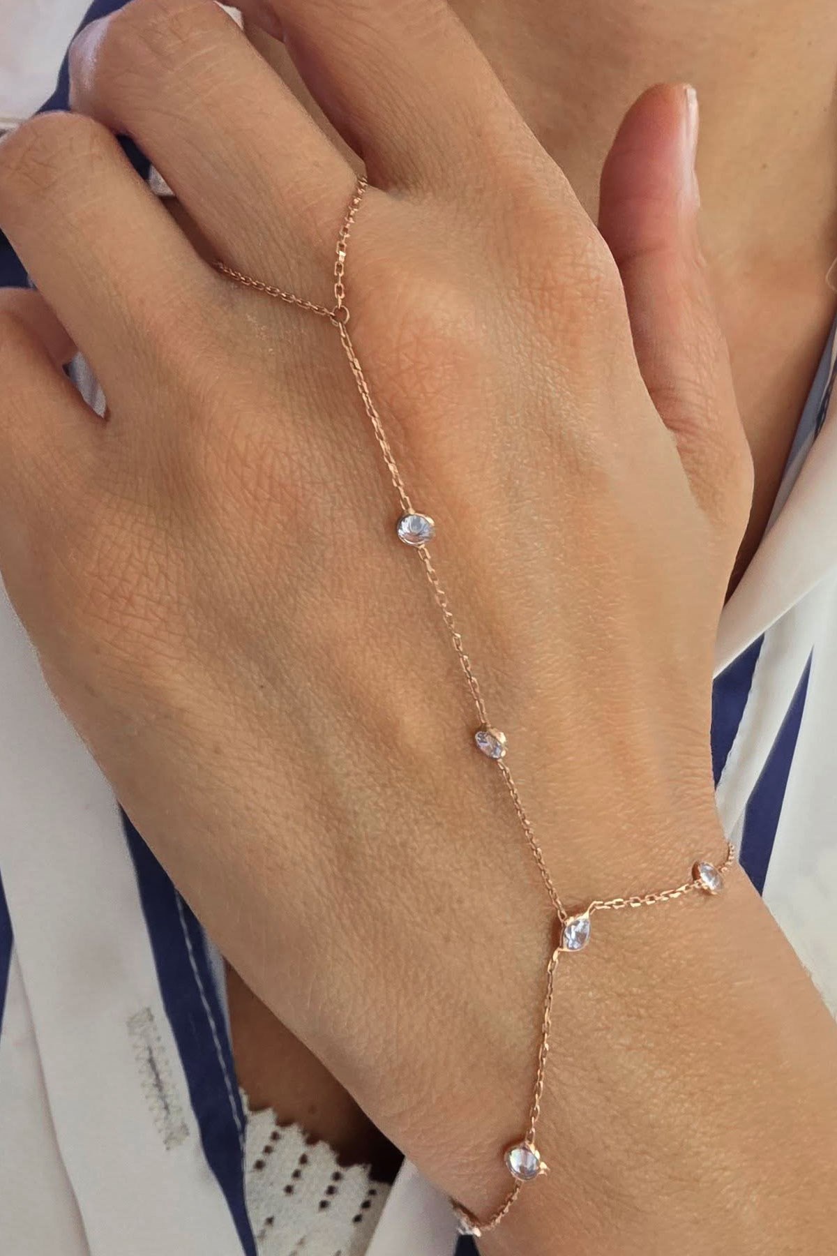 Zirkon Taşlı 925 ayar Gümüş Üzerine Rose Altın Kaplama Tasarım Şahmeran