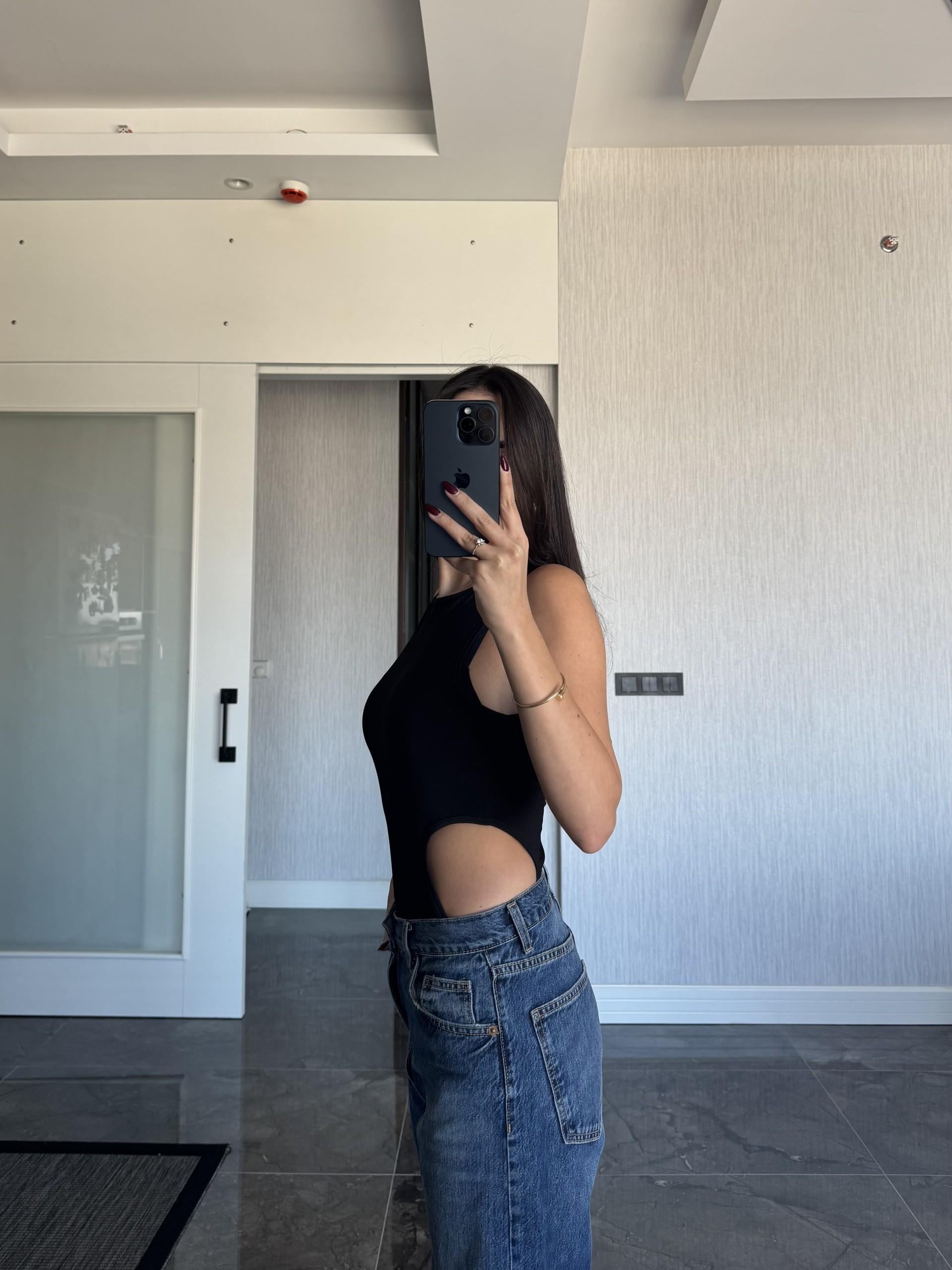 Bel Dekolteli Çıtçıtlı Bluz