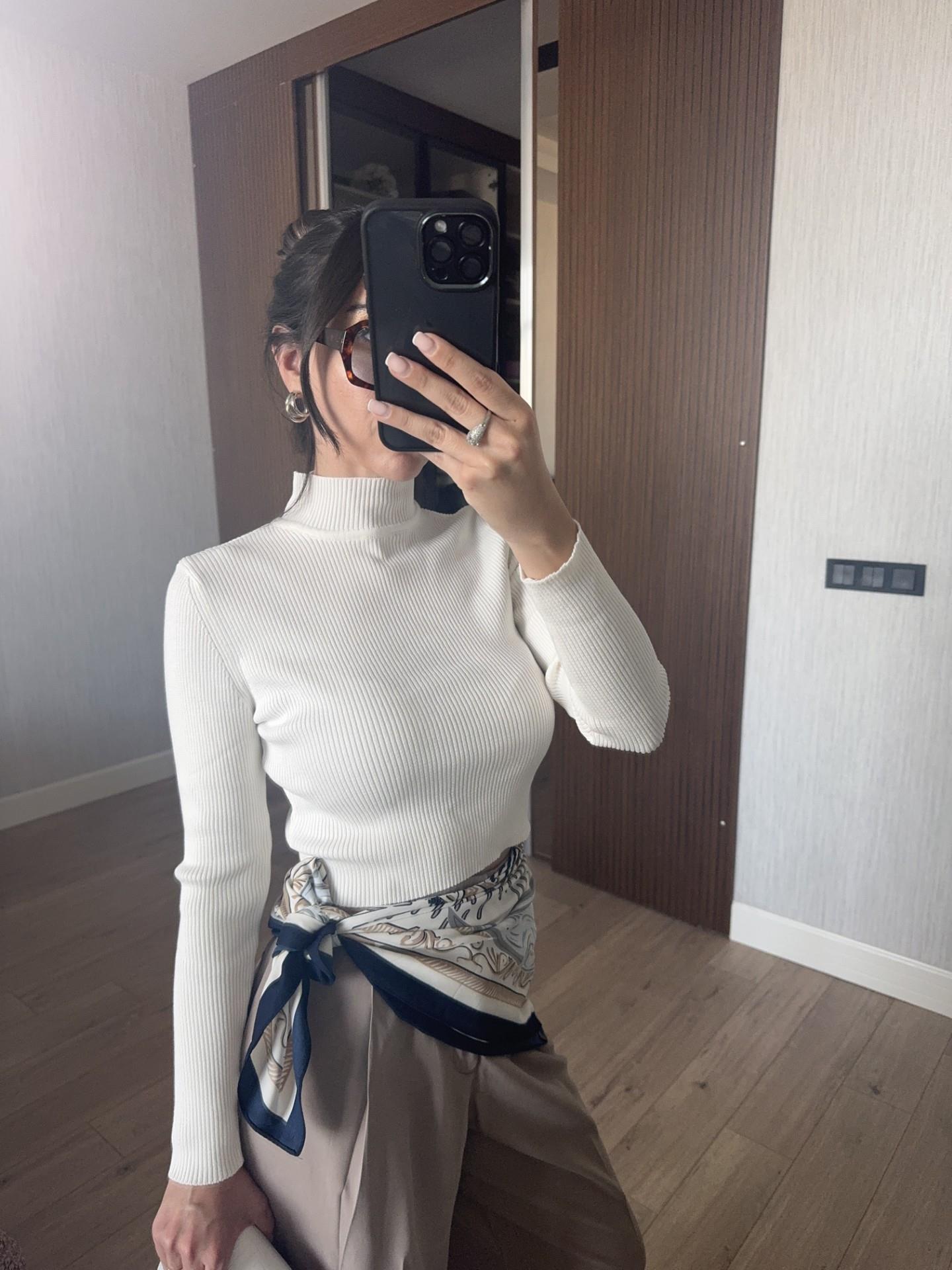 Beyaz Fitilli Triko Crop