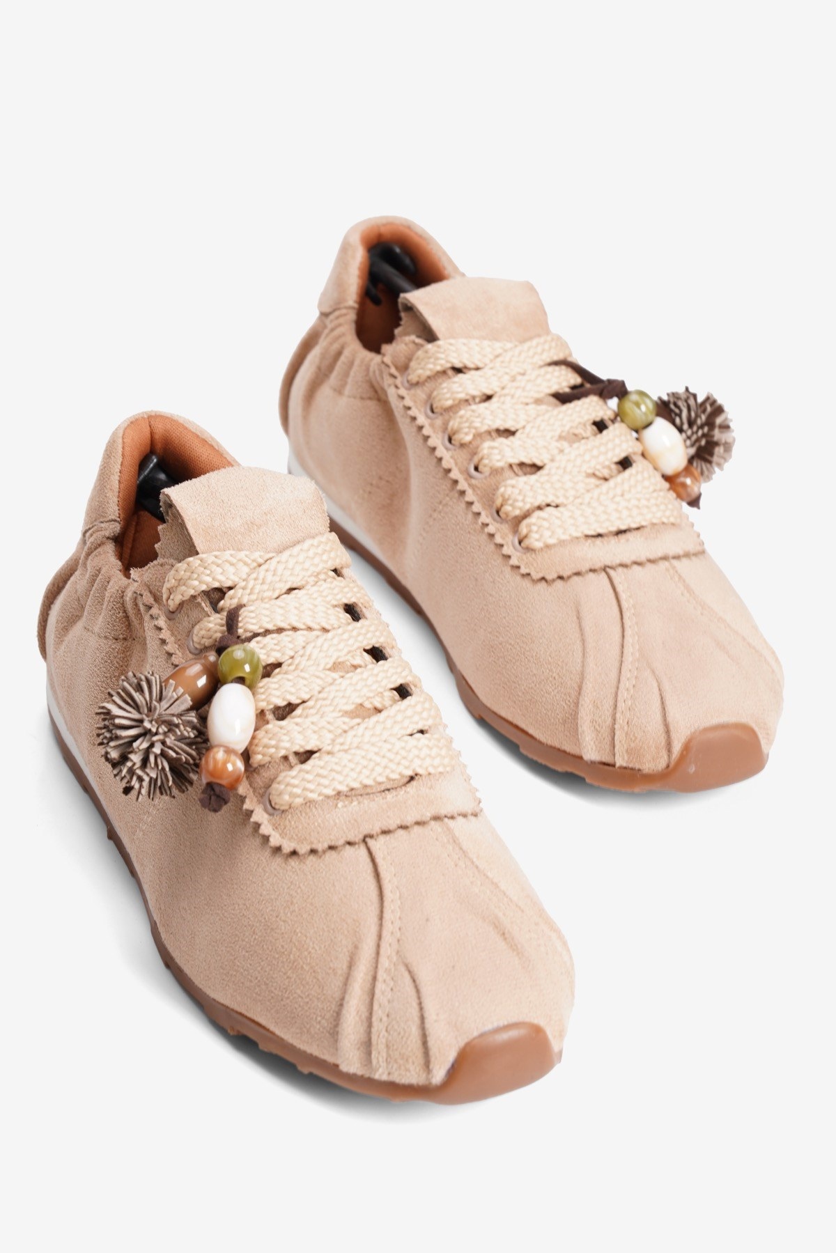 Kadın Süet Sneaker Arka Lastikli Aksesuarlı Spor ayakkabı Moya Bej