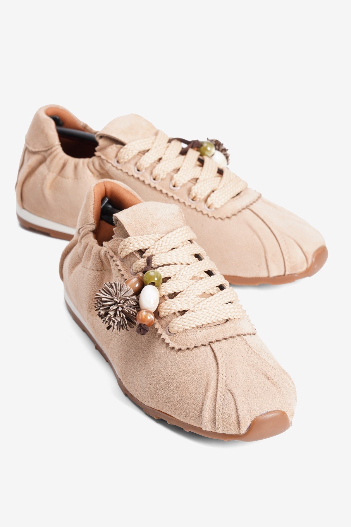 Kadın Süet Sneaker Arka Lastikli Aksesuarlı Spor ayakkabı Moya Bej