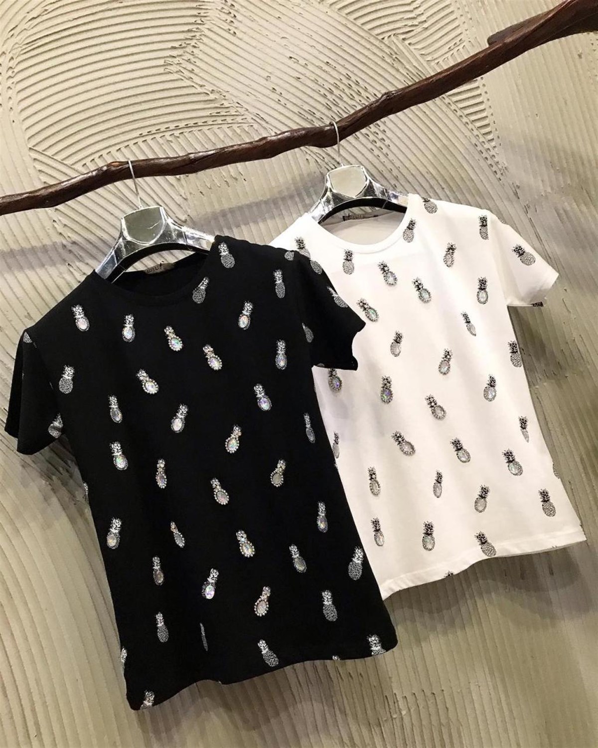 Ananas Özel Taş Payet İşçilikli Tshirt (SİYAH & BEYAZ)
