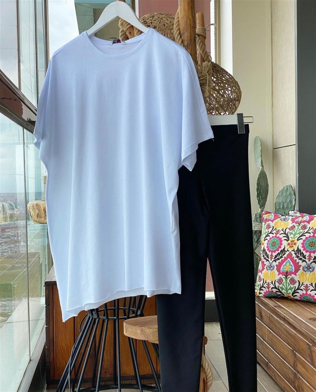 Asimetrik Kesim Oversize Tshirt  (Beyaz)