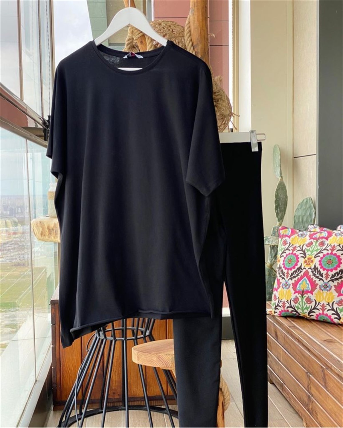 Asimetrik Kesim Oversize Tshirt  (Siyah)
