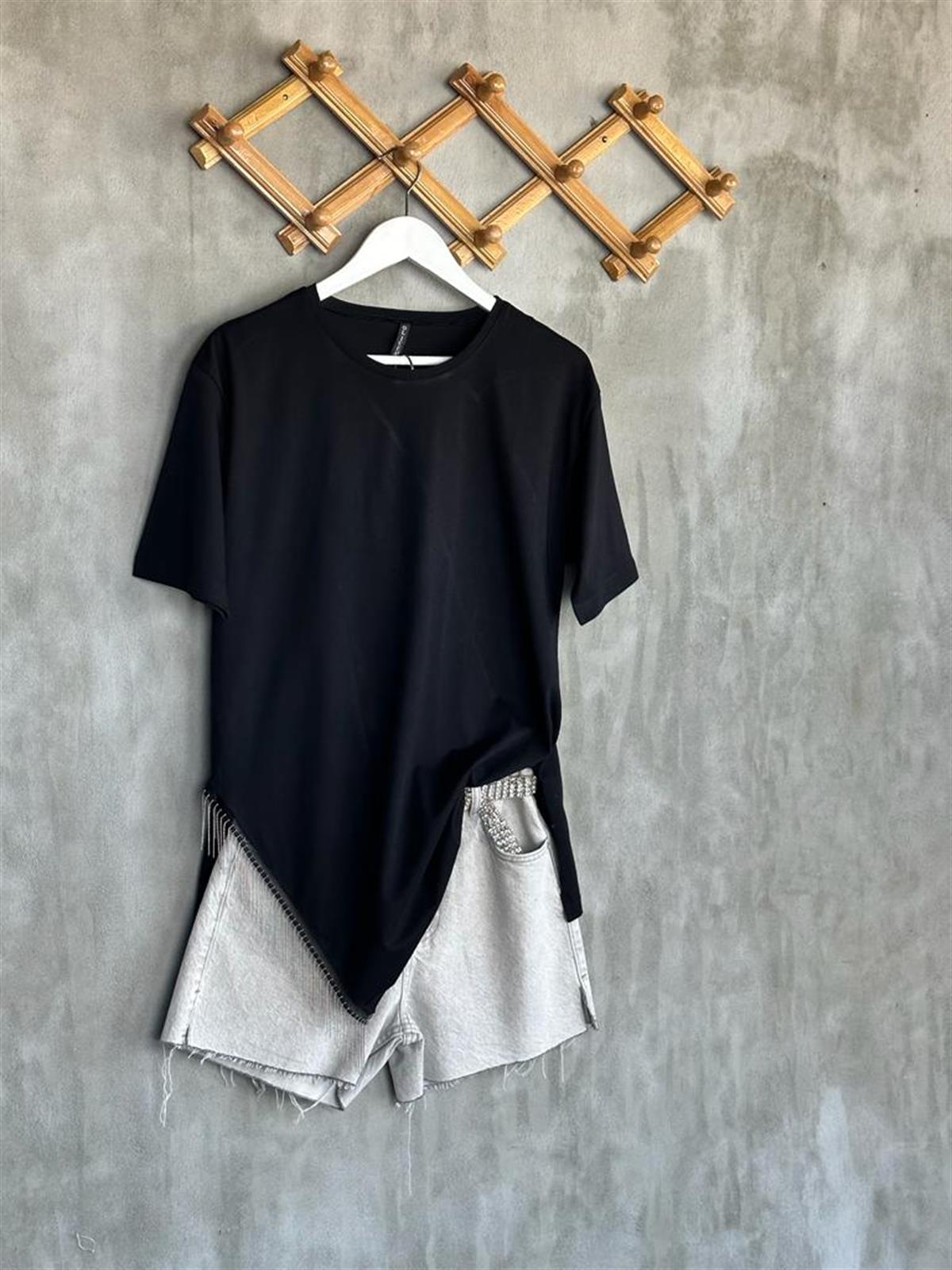 Asimetrik Kesim Zincir Detaylı Oversize Tişört (Siyah)