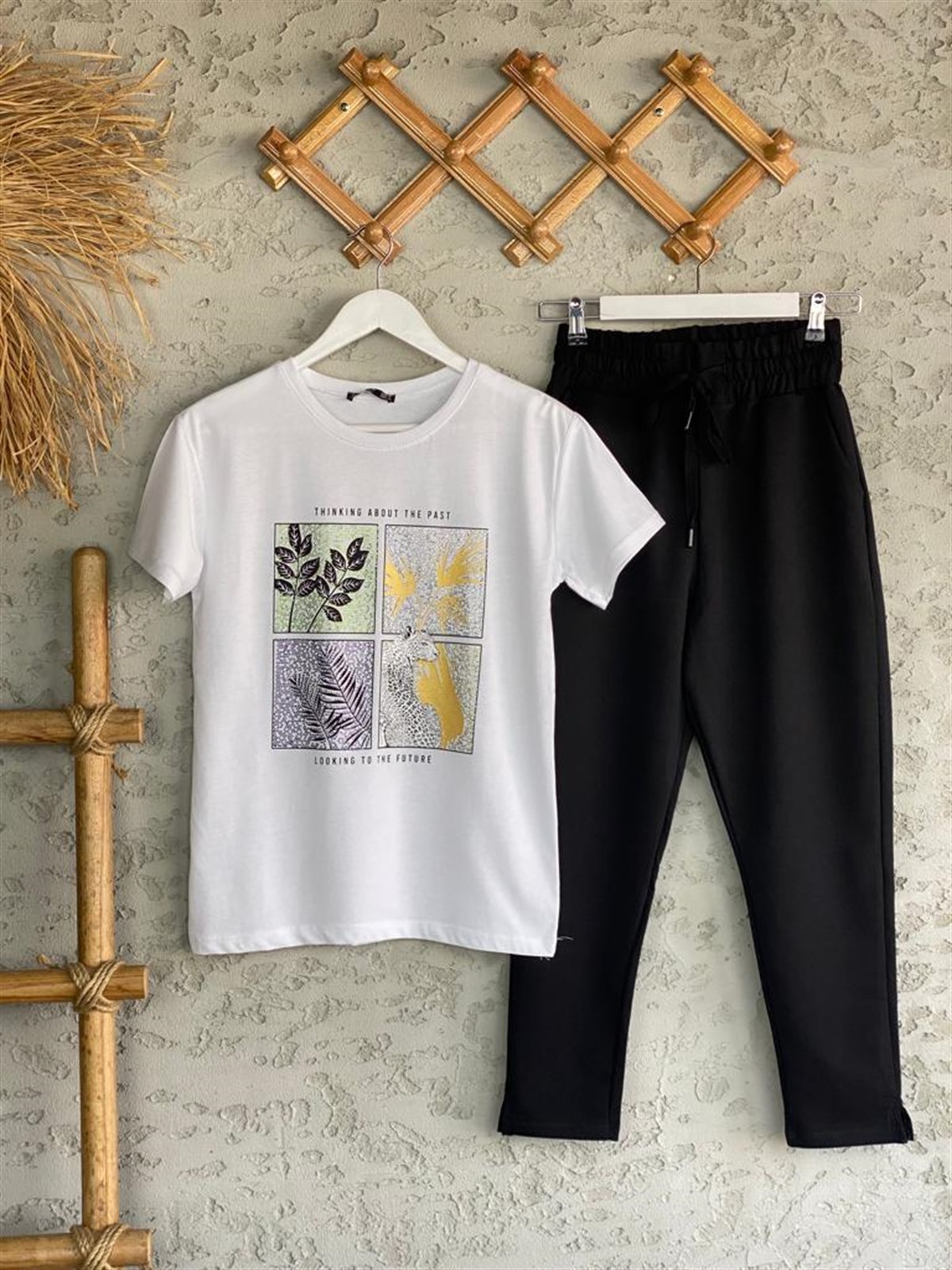 Aslan Desenli Taş İşlemeli Tshirt (Beyaz)