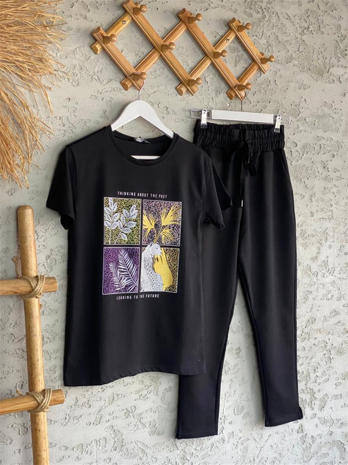 Aslan Desenli Taş İşlemeli Tshirt (Siyah)