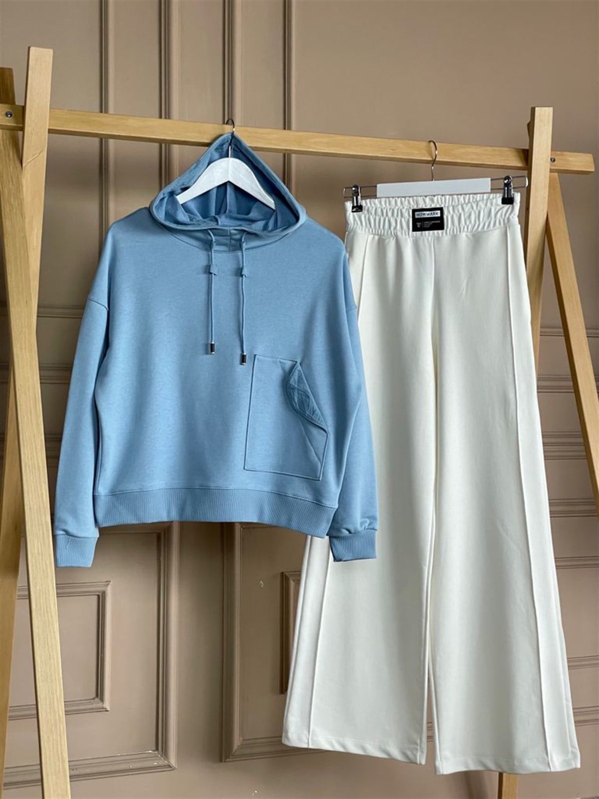 Cep Detaylı Boğazlı Sweat (Mavi)