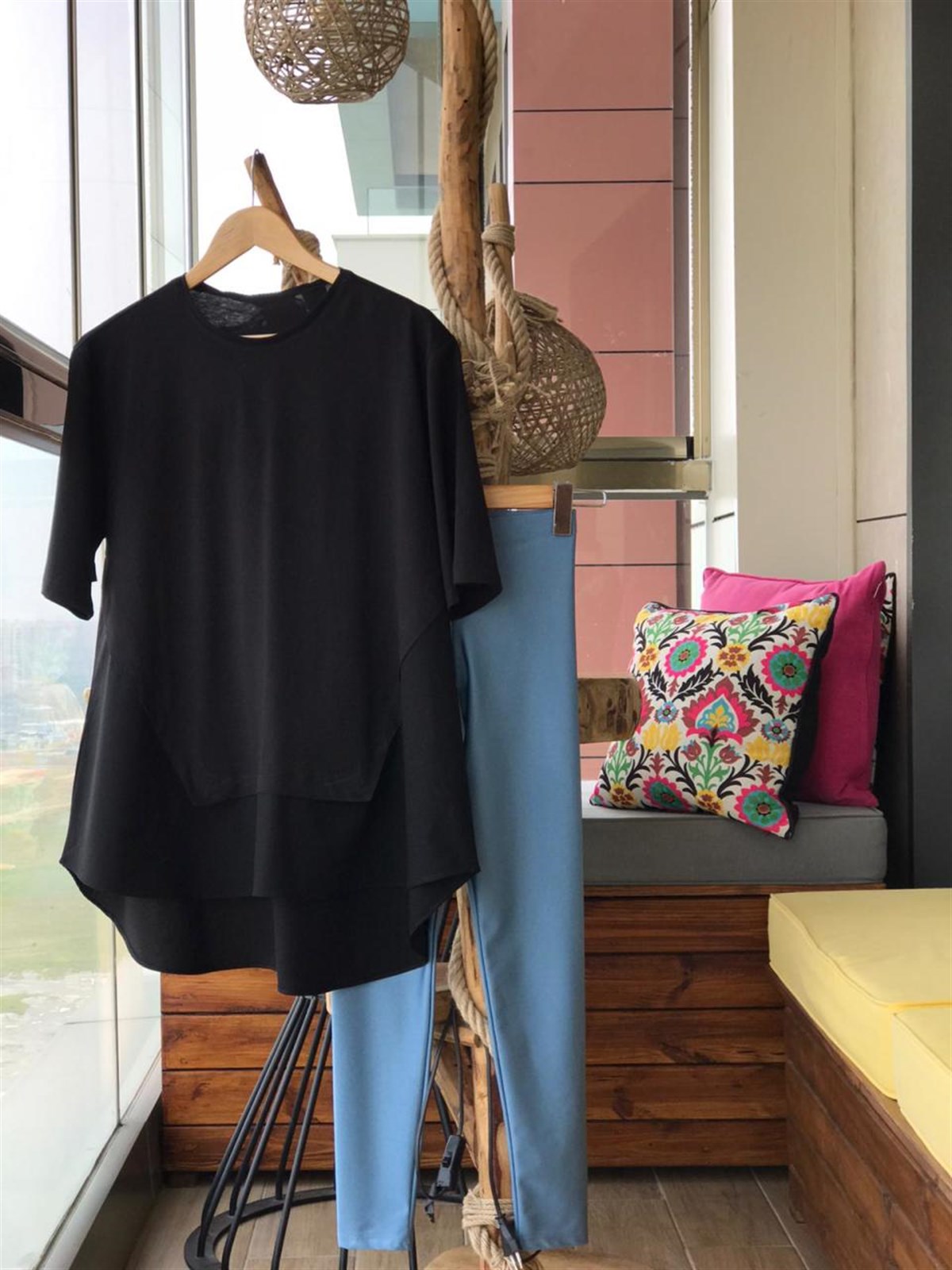 Coton Kumaş Detaylı Asimetrik Tshirt (SİYAH)