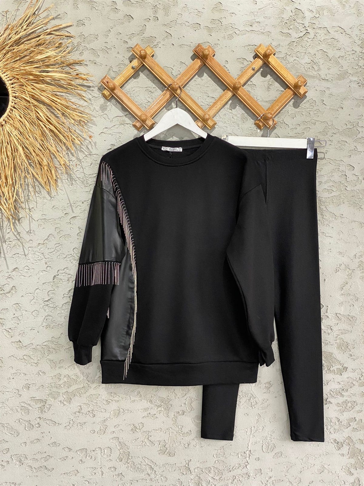 Deri Detaylı Siyah Sweatshirt
