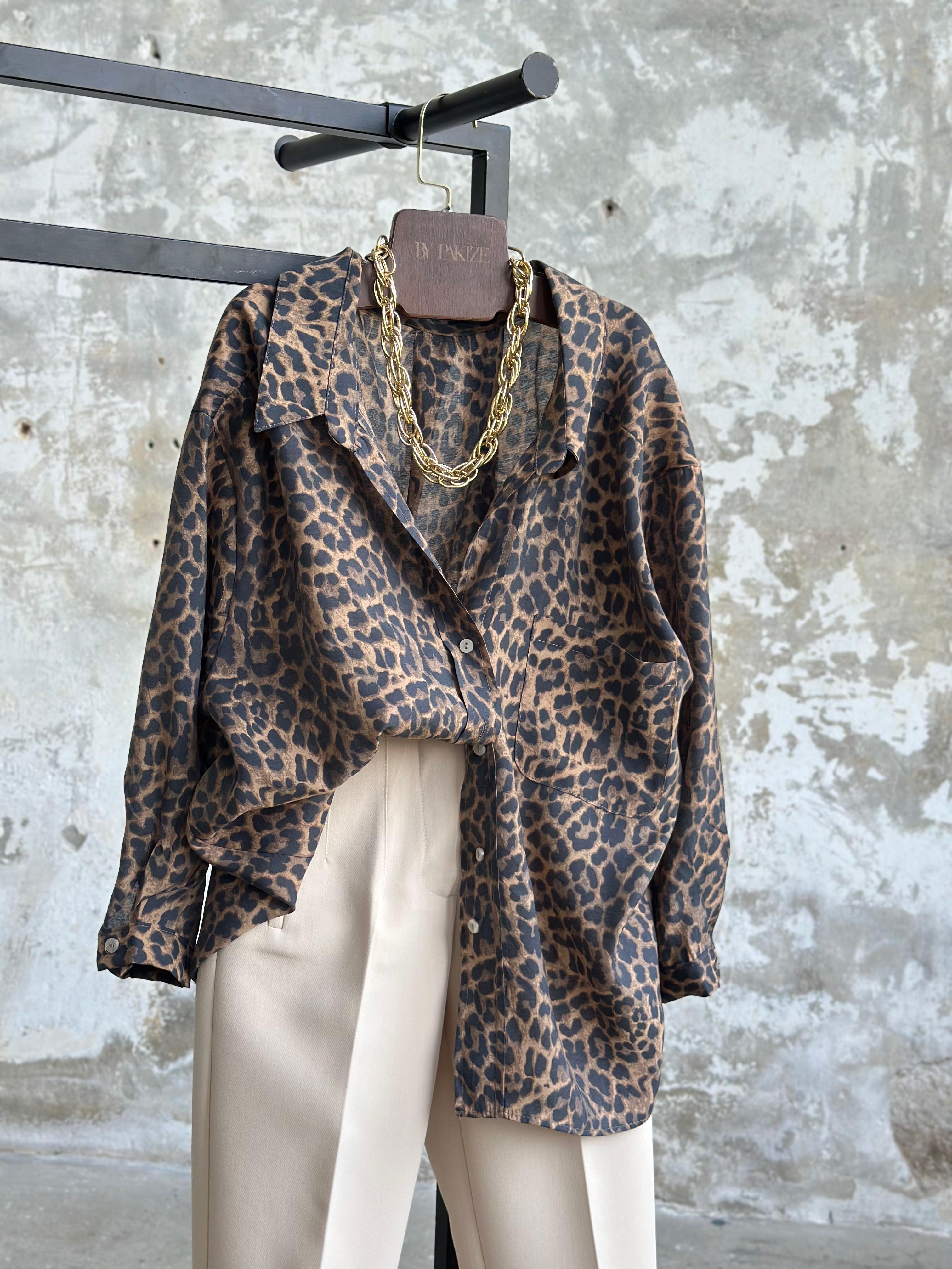 Düşük Omuzlu Oversize Leopar Desenli Gömlek (Kahve)
