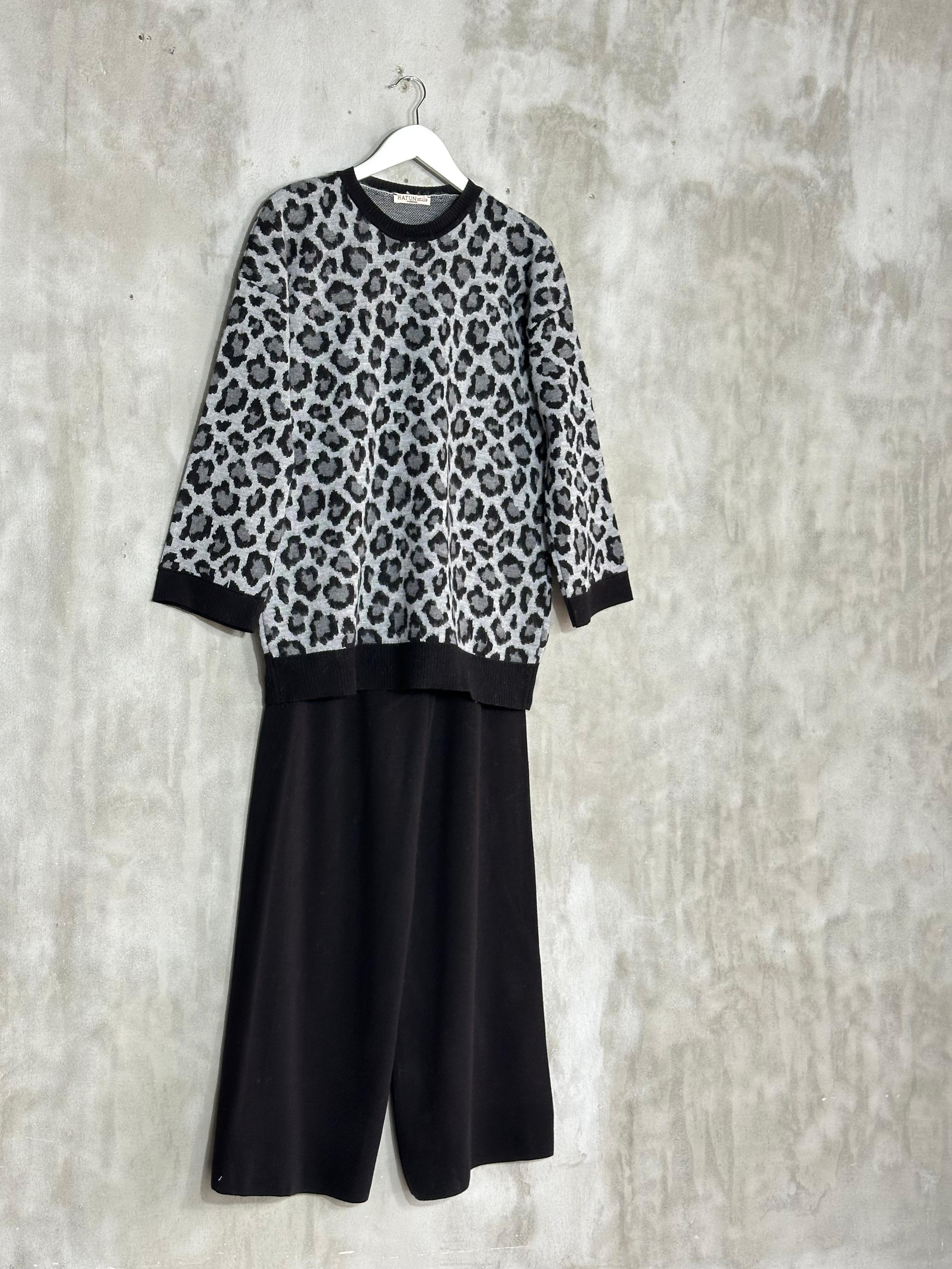 Gri Leopar Desenli Triko Takım (Siyah)