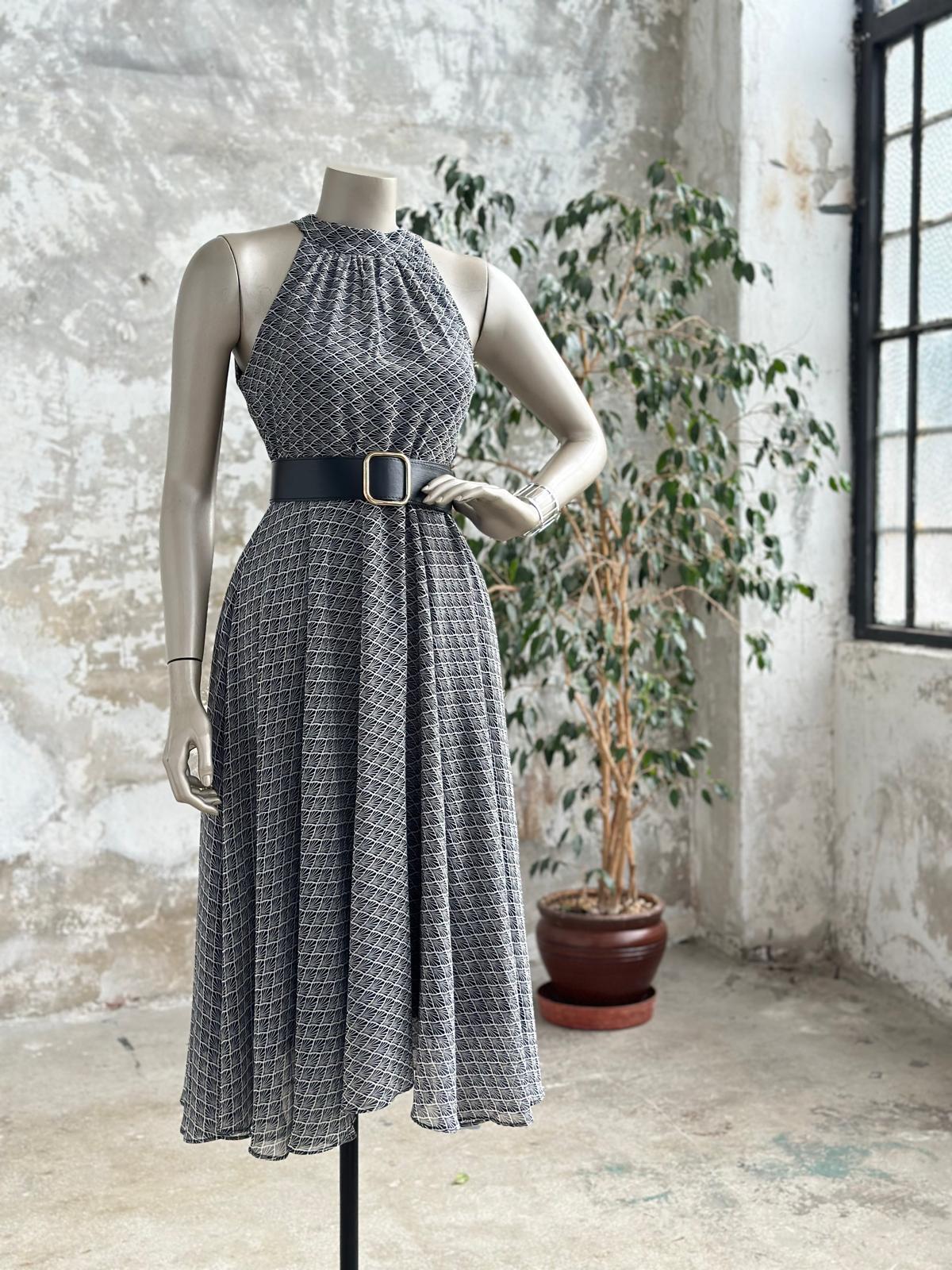 Halter Yaka Kemerli Şifon Elbise (Siyah)