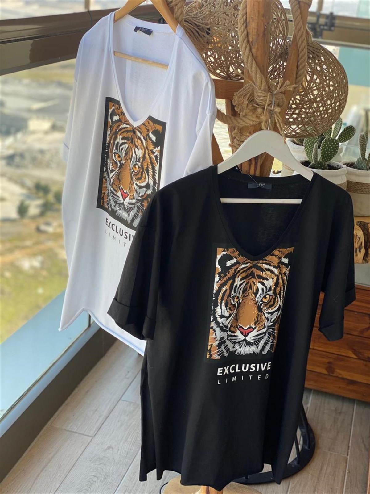 Kaplan Desenli V Yaka Tunik Tshirt (SİYAH & BEYAZ)