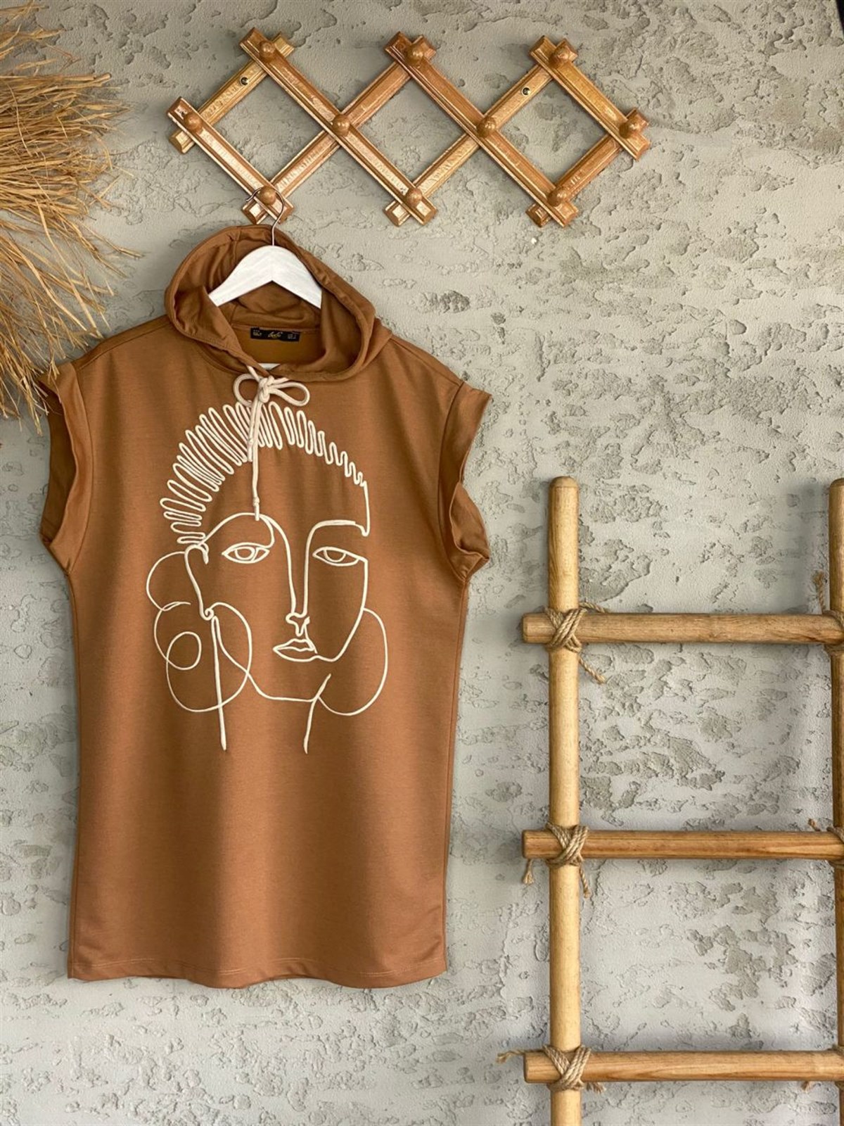 Kapüşonlu Yüz Silüetli Örme Tunik (Camel)