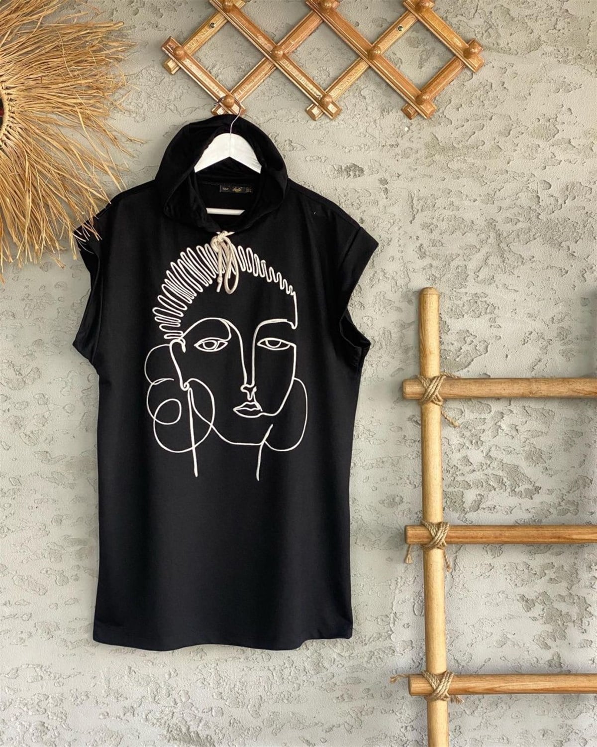 Kapüşonlu Yüz Silüetli Örme Tunik (Siyah)
