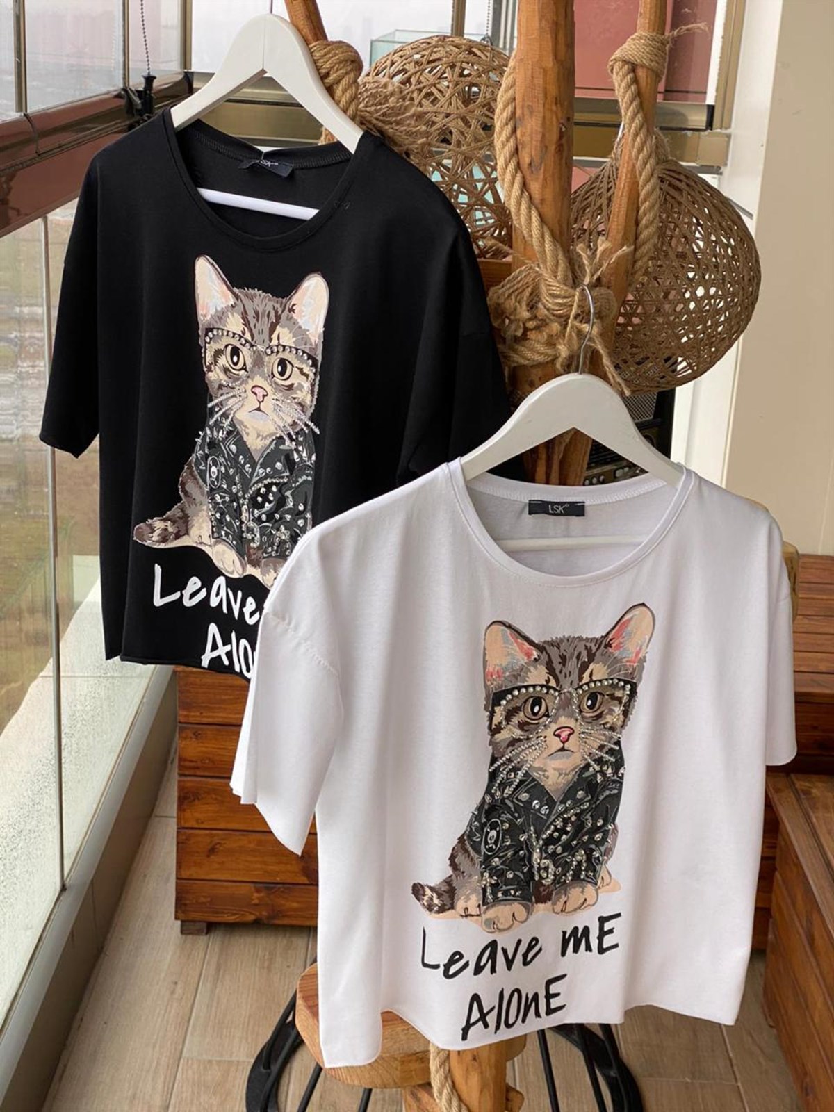Kedi Baskı Üzerine Taş İşçilikli Tshirt (SİYAH & BEYAZ)