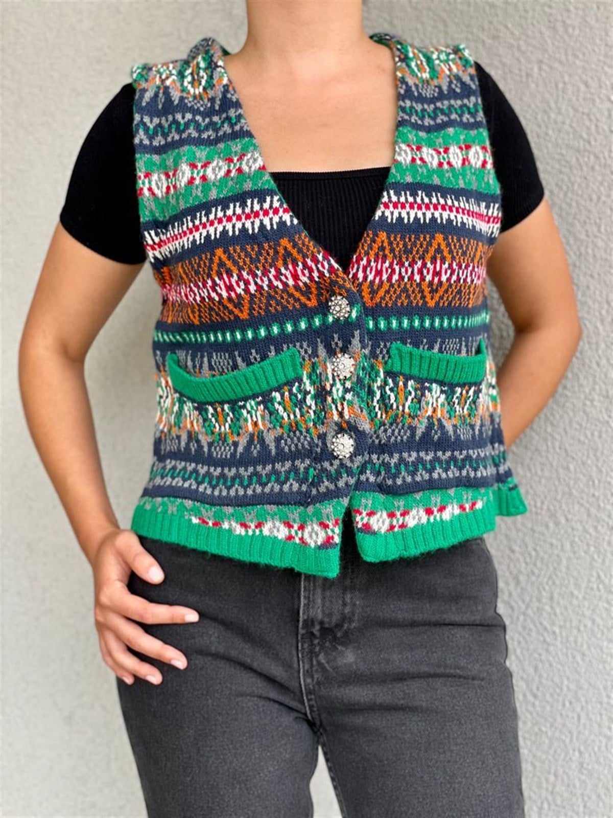 Kilim Desen Taş Düğmeli Triko Yelek