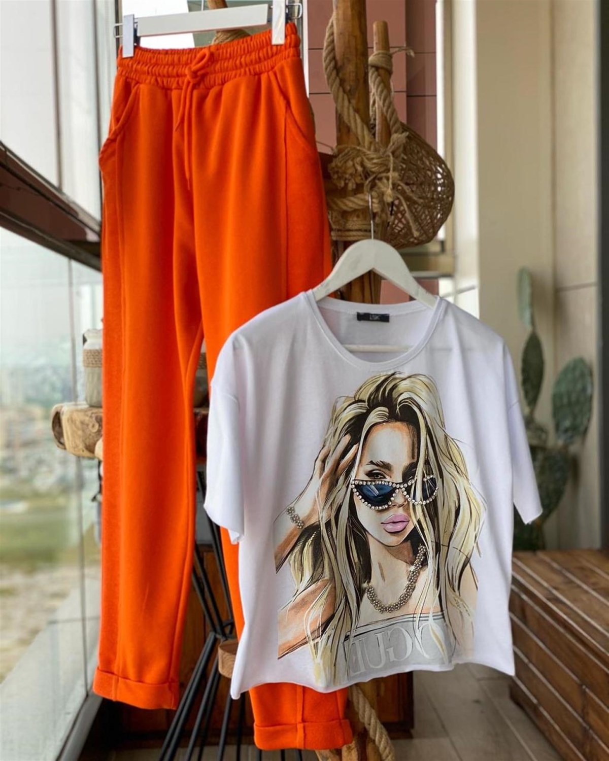 Kız Baskılı Kristal Taş İşçilikli Tshirt (Ekru)