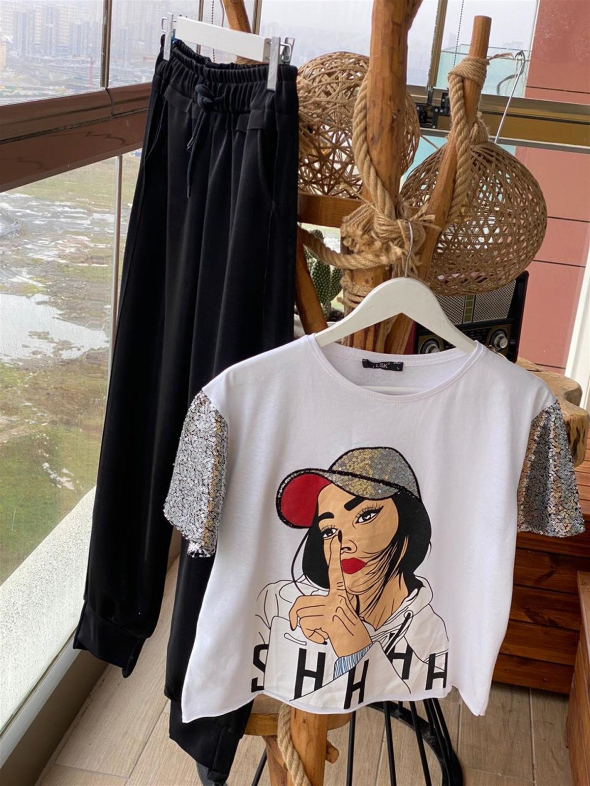 Kız Baskılı Payet Detaylı Tshirt