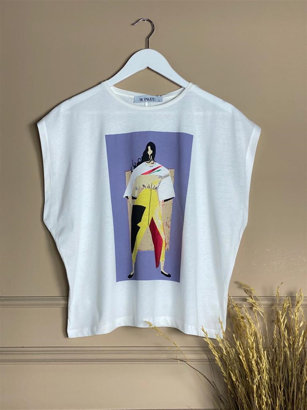 Kız Figür Baskılı Tshirt