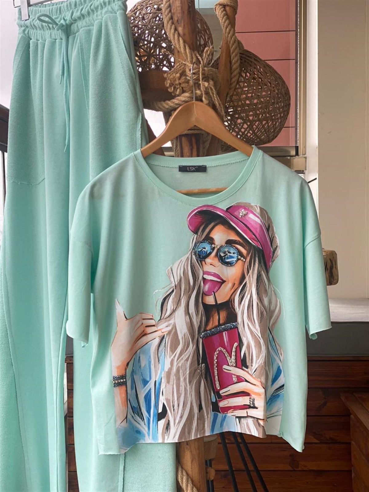 Kristal Taş İşçilikli Tshirt (MİNT YEŞİLİ)