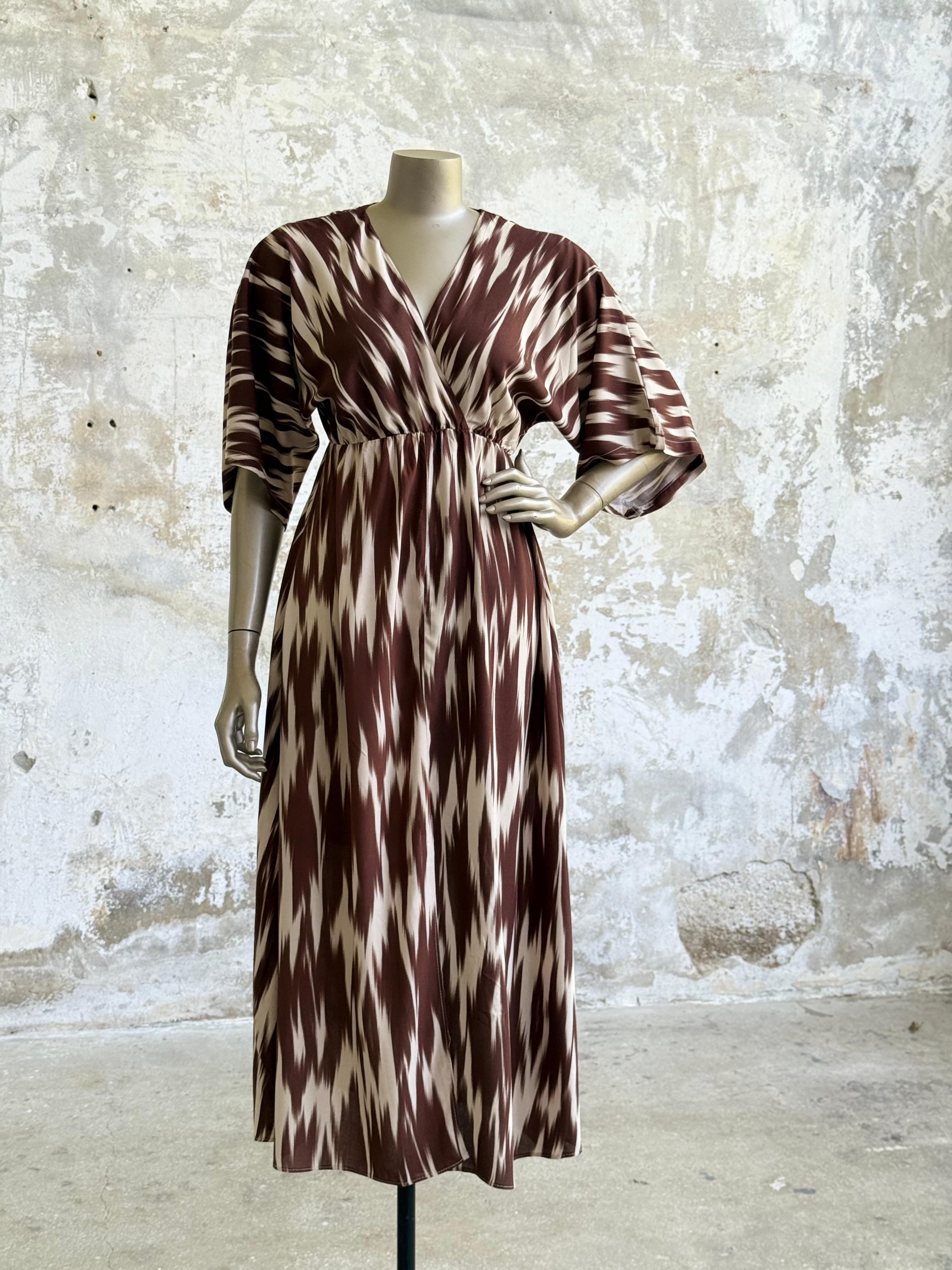 Kruvaze Yaka Yarasa Kol Batik Elbise (Kahve)