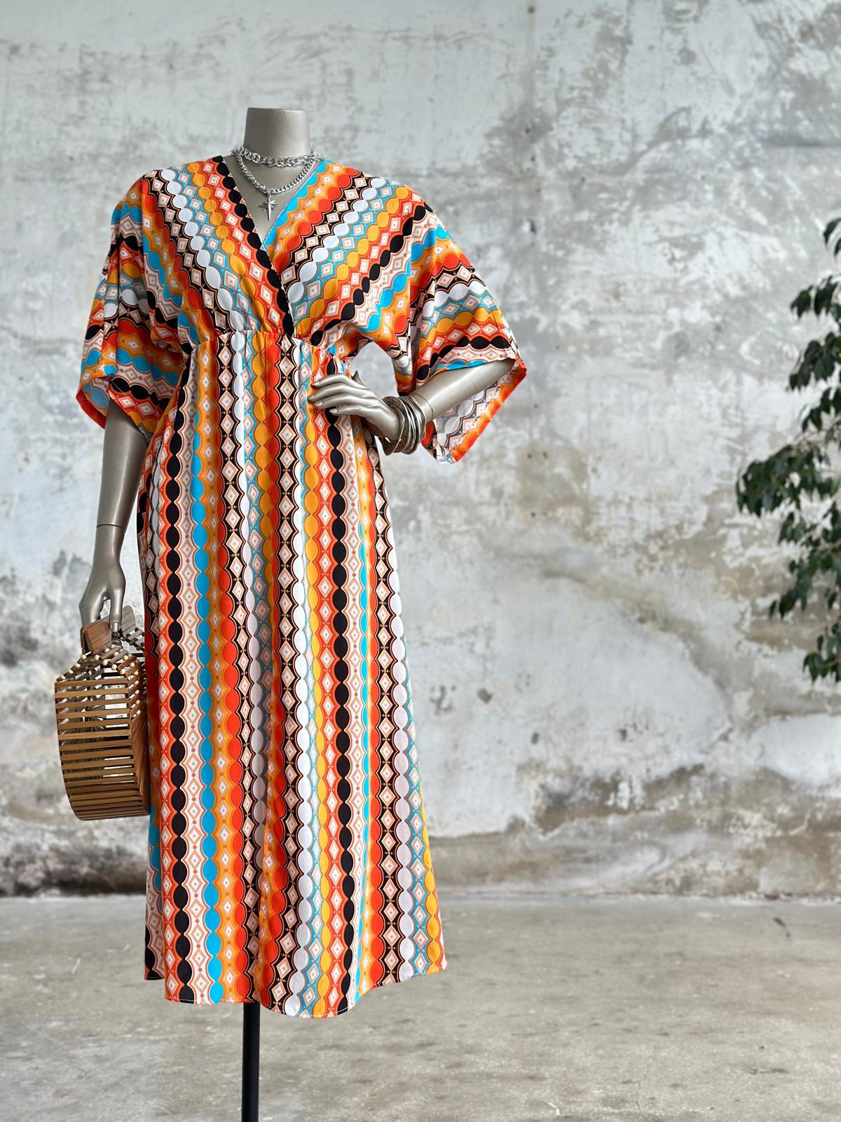 Kruvaze Yaka Yarasa Kol Kilim Desen Elbise (Karışık Renk)