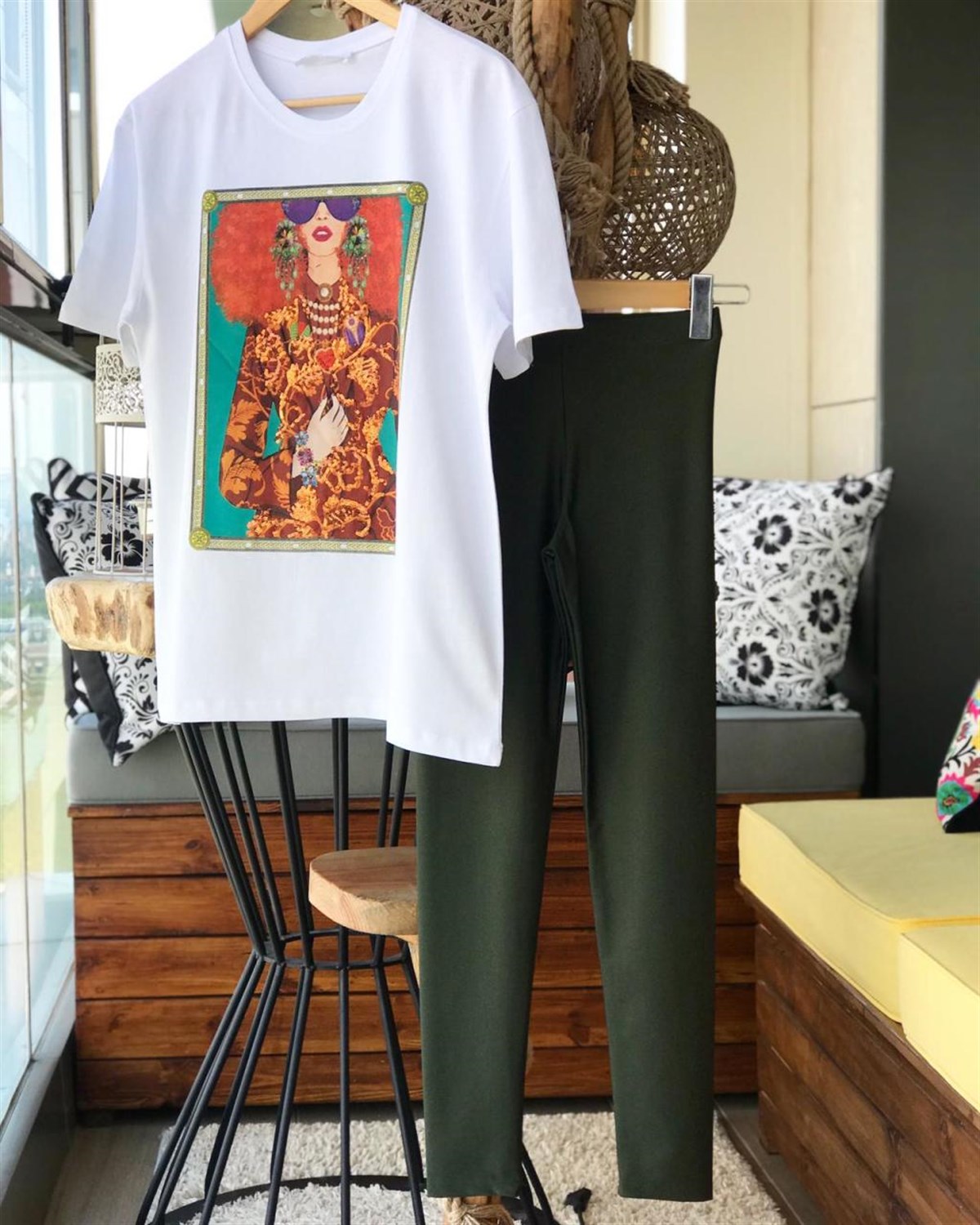 Küpeli Kız Pul Payet İşlemeli Penye Tshirt