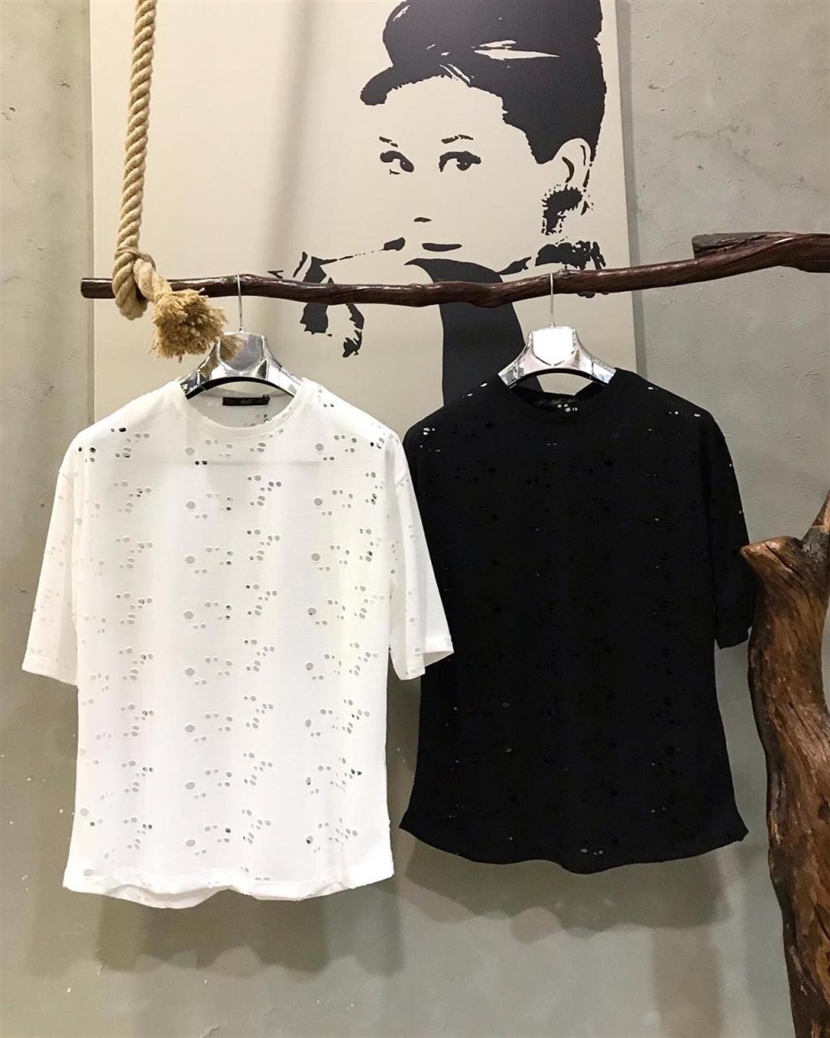 Lazer Yırtık Kesik Detaylı Tshirt (BEYAZ & SİYAH)
