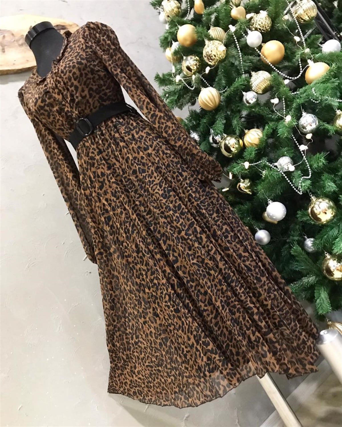 Leopar Şifon Kumaş Piliseli Elbise