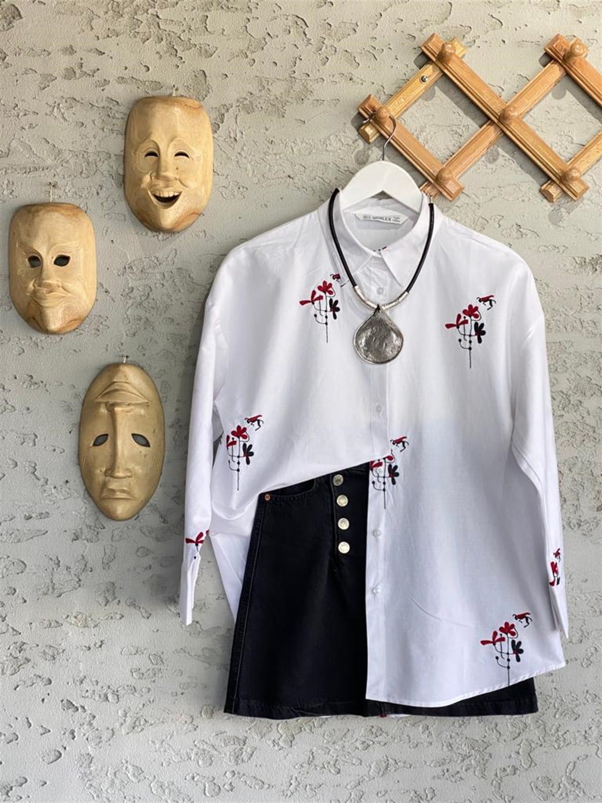 Minimal Nakış İşleme Detaylı Coton Gömlek (Beyaz)