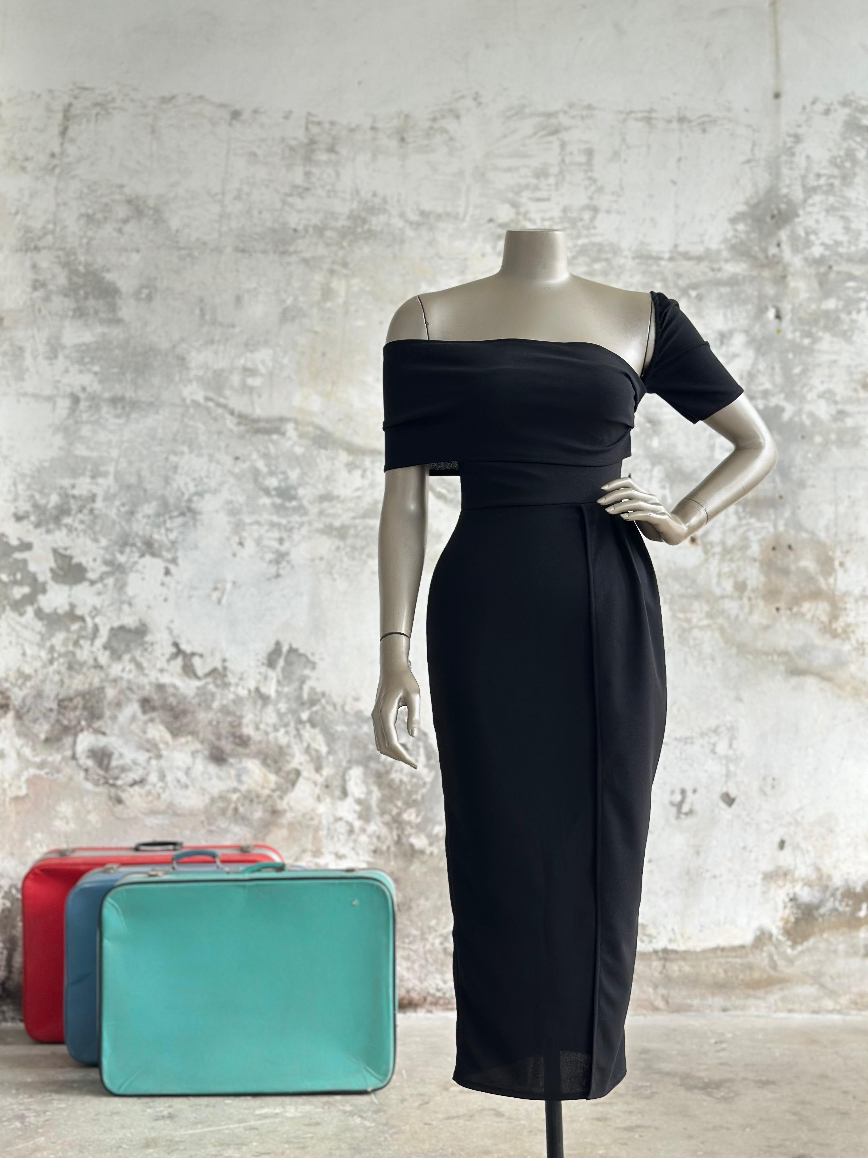 Omuz Detaylı Midi Boy Elbisi (Siyah)