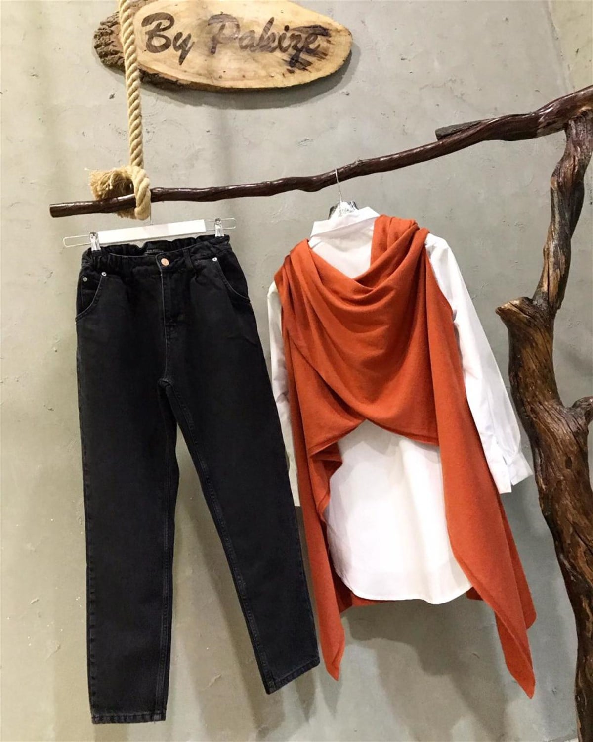 Orjinal Marka Yüksek Bel Beli Lastikli Mom Jean (SİYAH)